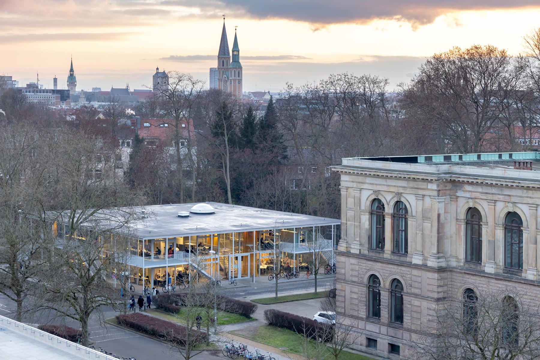Das Studierendenhaus liegt auf dem Campus der Technischen Universität Braunschweig.