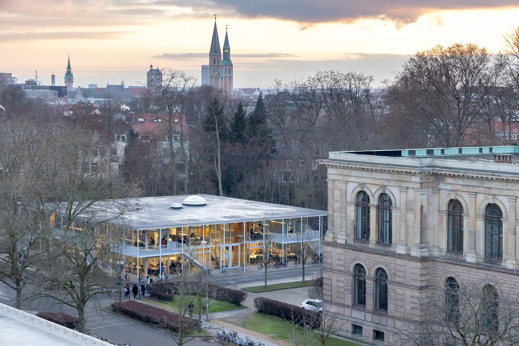 Das Studierendenhaus liegt auf dem Campus der Technischen Universität Braunschweig.