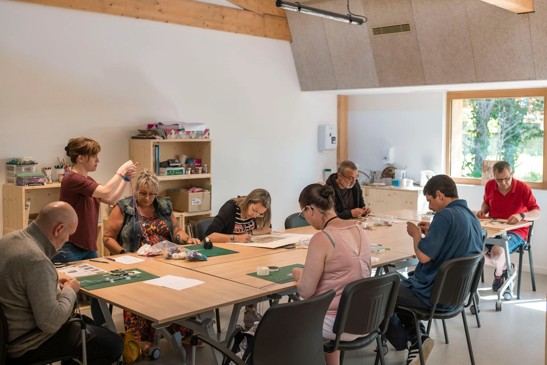 Die therapeutischen Werkstätten bieten verschiedene Ateliers für handwerkliche Tätigkeiten.