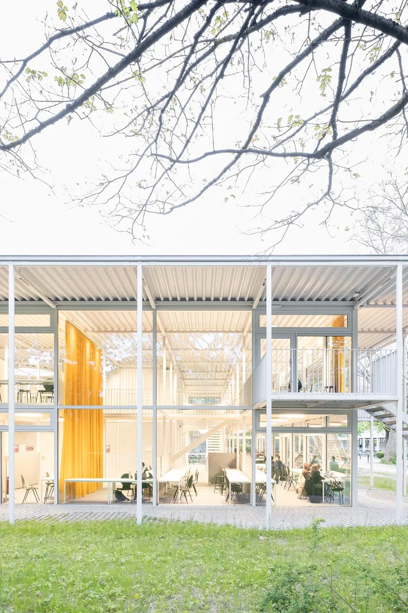 Mit ihrem filigranen Stahlskelettbau haben Gustav Düsing und Max Hacke Arbeitsräume für die Studierenden der TU Braunschweig geschaffen.