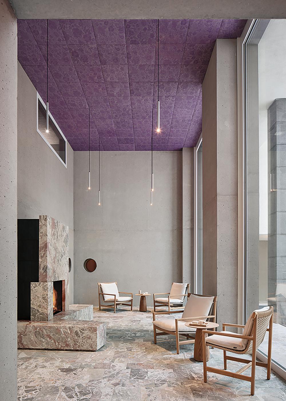 Eleganter ArzoMarmor aus dem Tessin ist im Atrium des Spa verlegt.