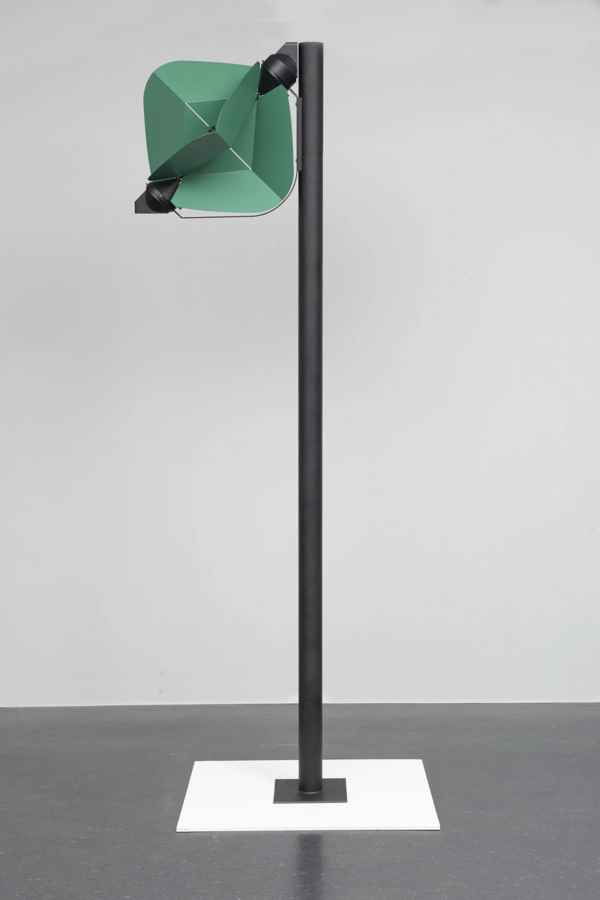 Tobias Trübenbacher: PAPILIO - Straßenlampe angetrieben von Windkraft