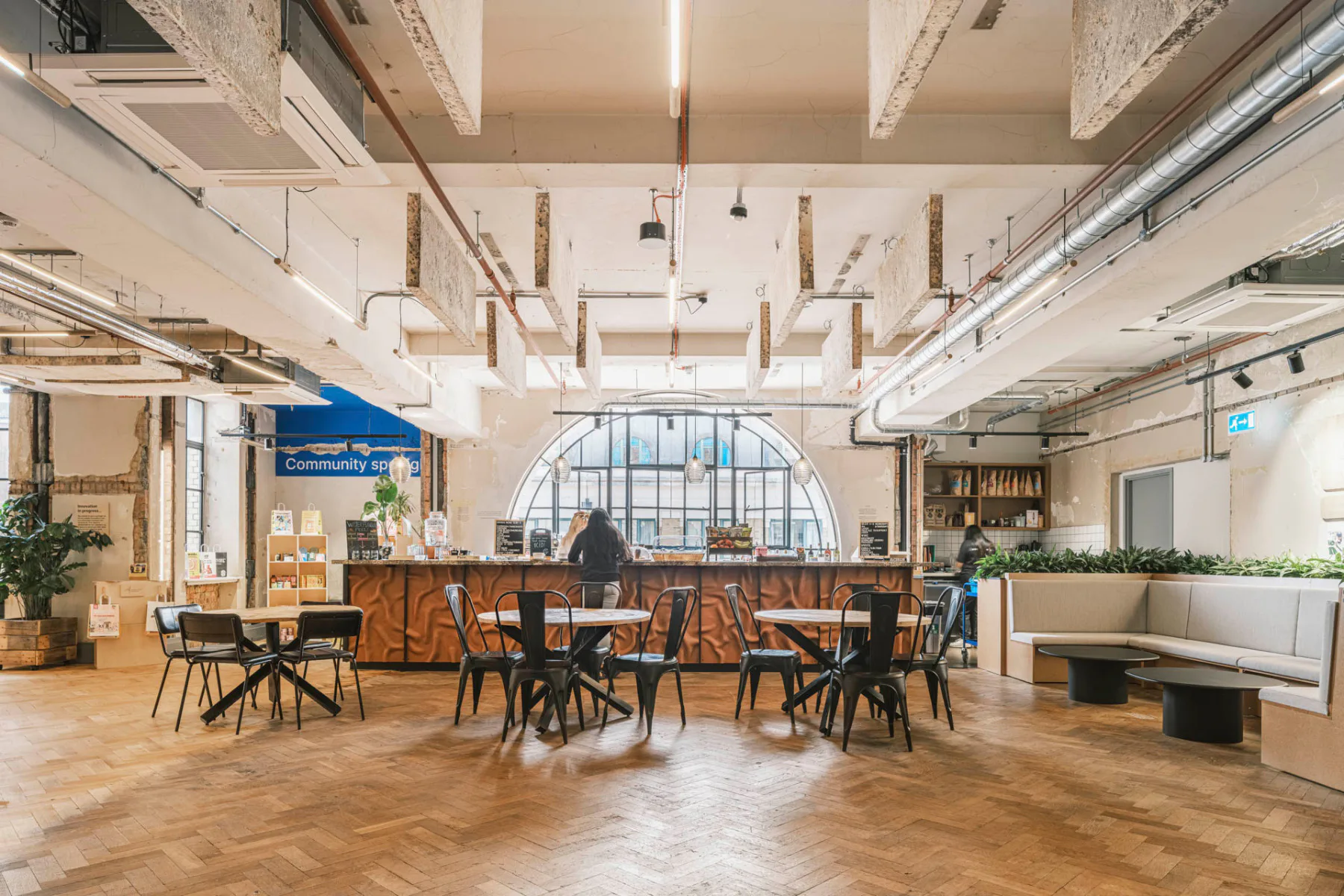 Die Sustainable Workplaces erstrecken sich über 3600 m² im Dachgeschoss der County Hall, einst Sitz der Londoner Regionalregierung.