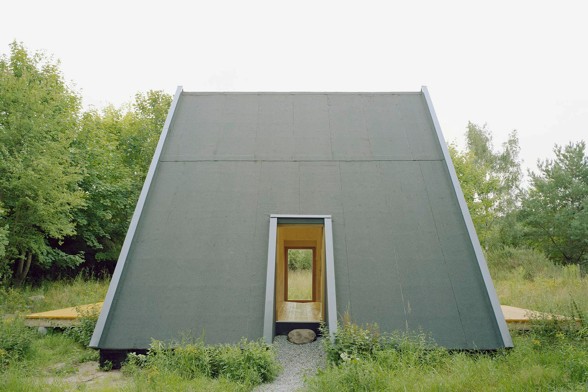 Kiefernholz charakterisiert das Ferienhaus Wolin.
