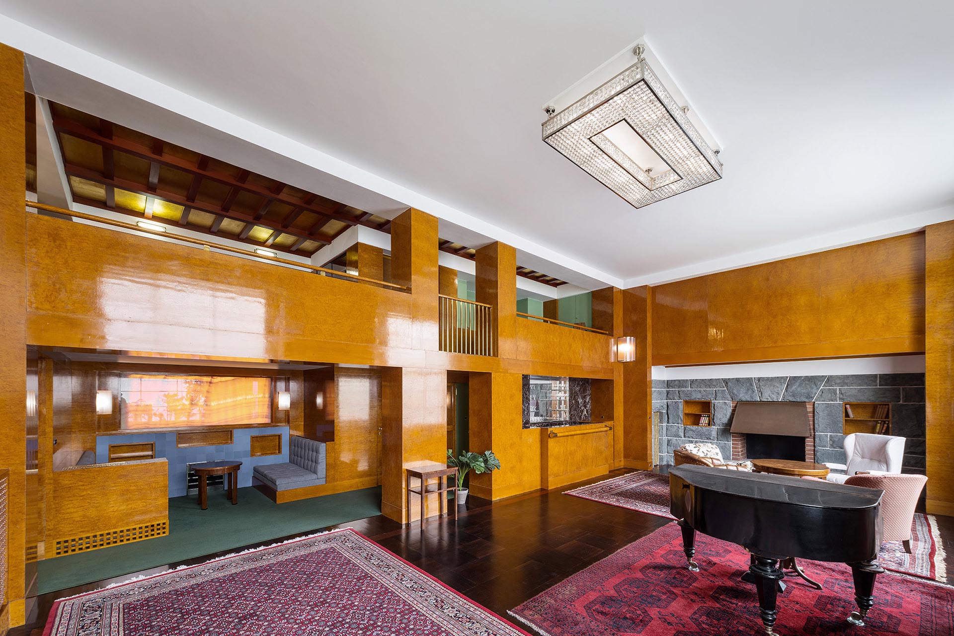 Außergewöhnlich schöne Holzeinbauten in der sanierten Semler-Residenz von Adolf Loos.