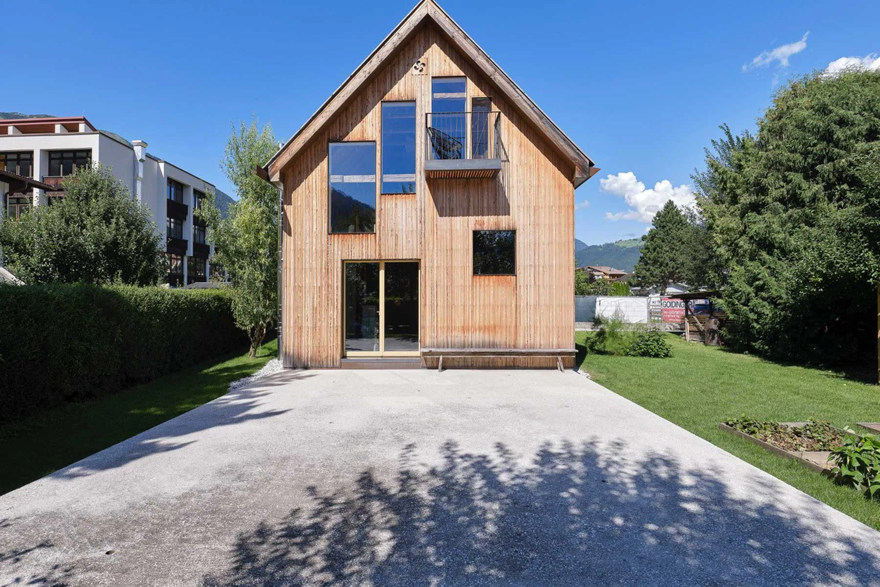200 Jahre alte Tenne – Madritsch Pfurtscheller erweitert das kleine Haus in Tirol durch Upcycling.