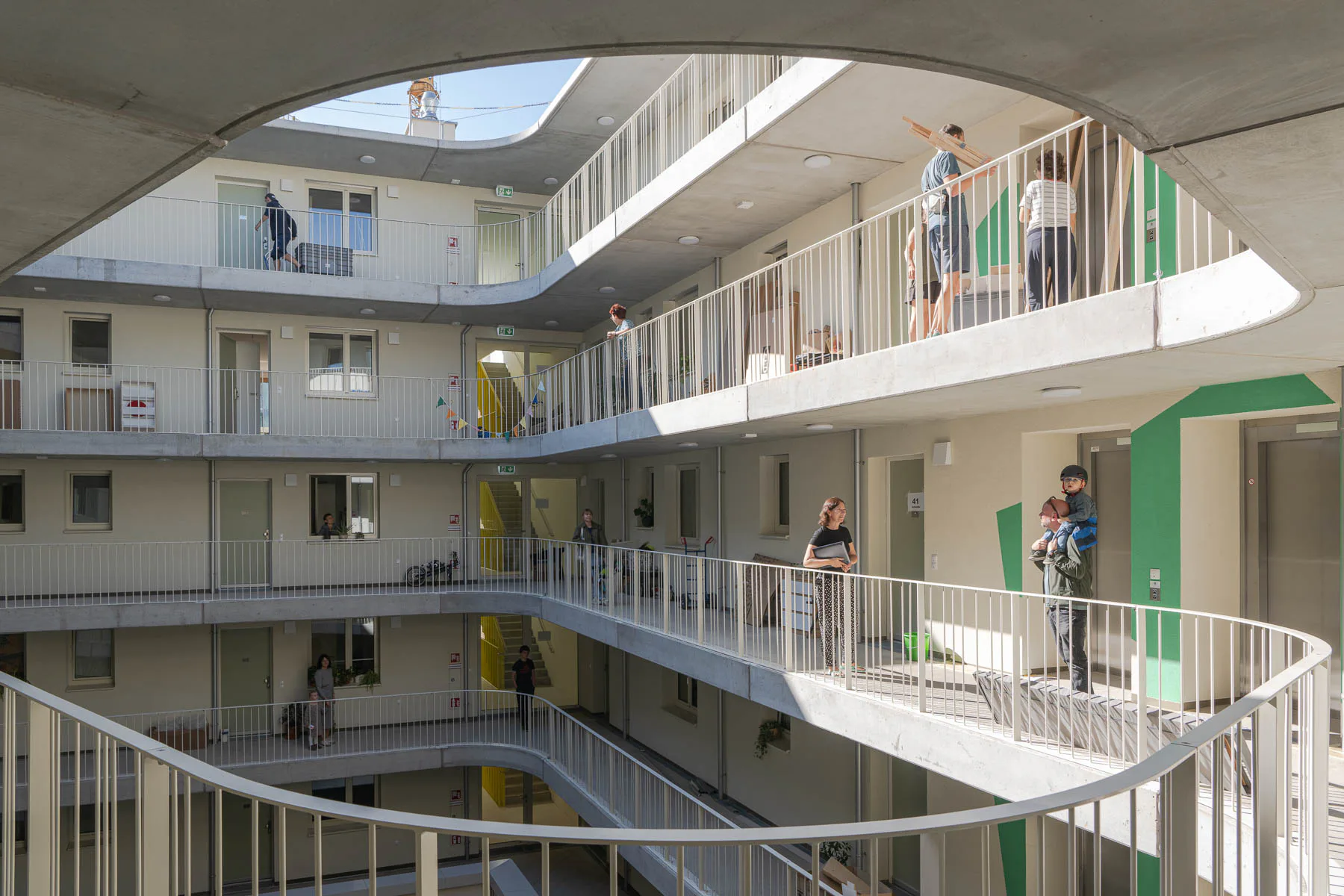 Zur gemeinschaftlich entwickelten HausWirtschaft im Nordbahnviertel in Wien führt die ÖGFA während der Architekturtage 2024 - Arbeiten und Wohnen unter einem Dach.