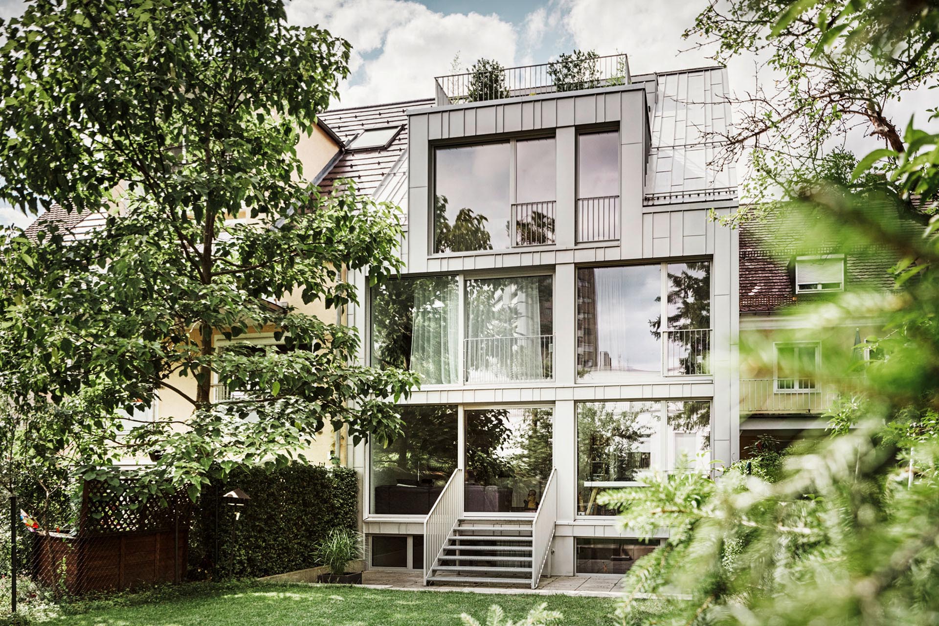 Hinterhofseite