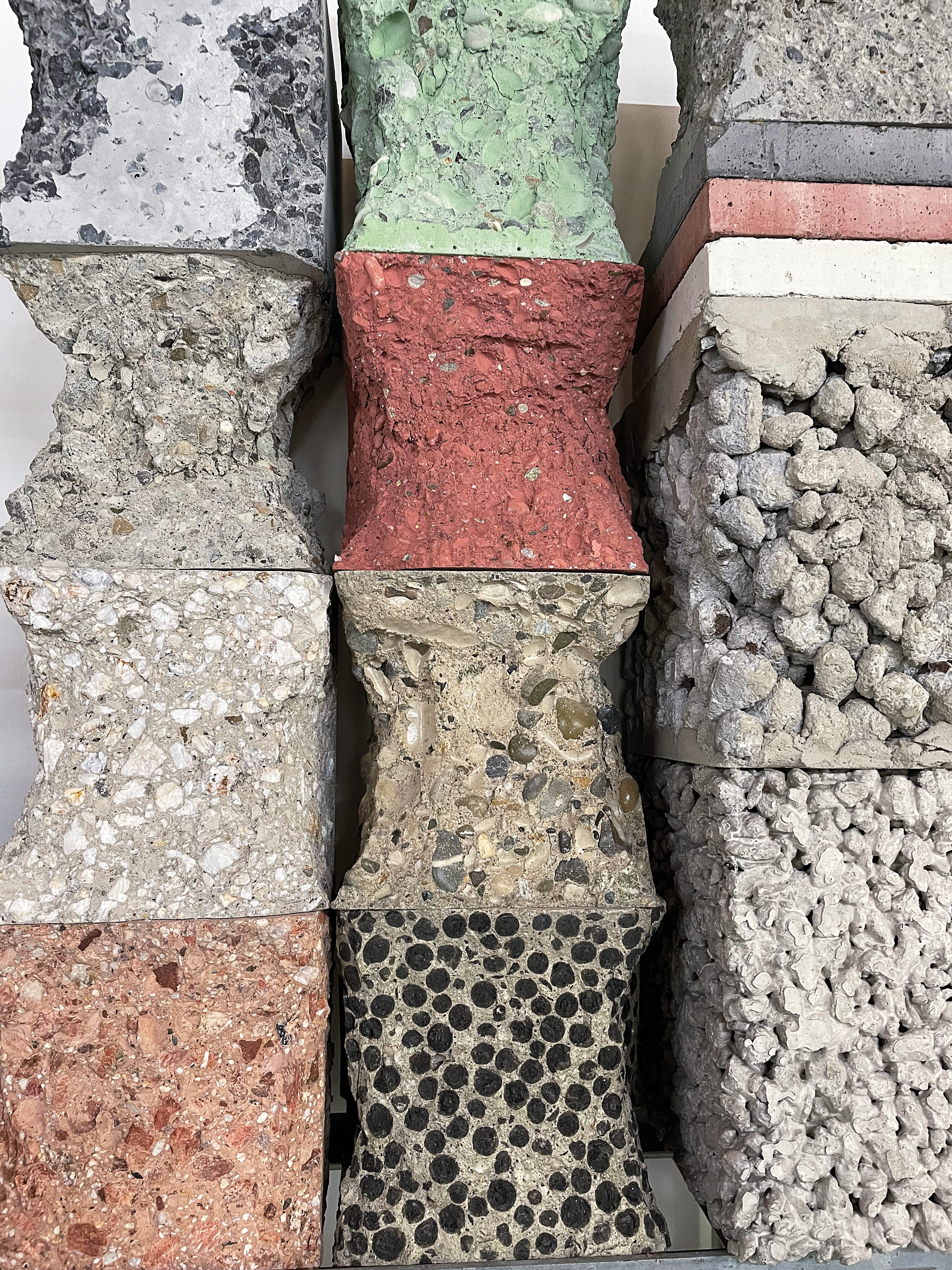 Concrete is very versatile – its characteristics vary depending on the mix type. Recycling, however, is difficult: How to separate all the included materials?