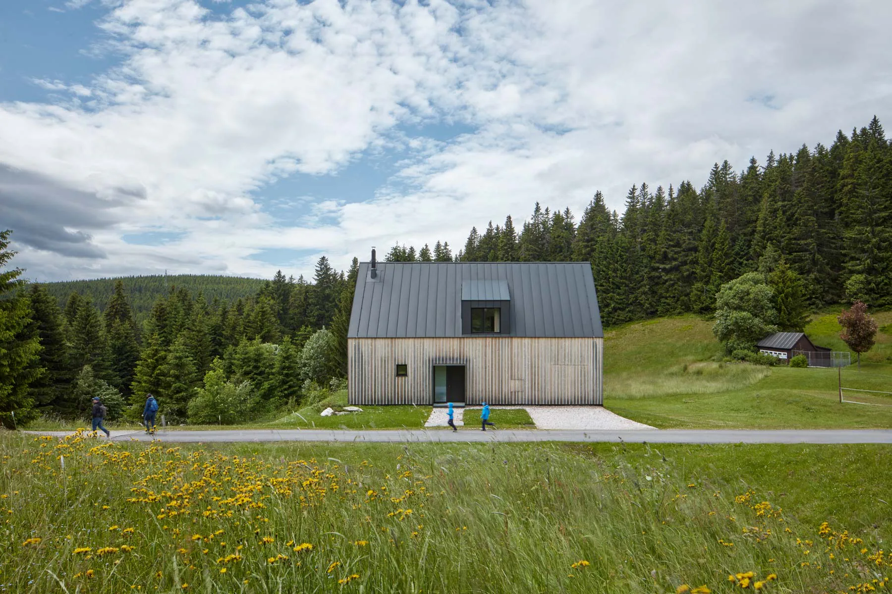 Das Ferienhaus im Bergdorf Malá Úpa im Riesengebirge orientiert sich an lokalen Bautraditionen.