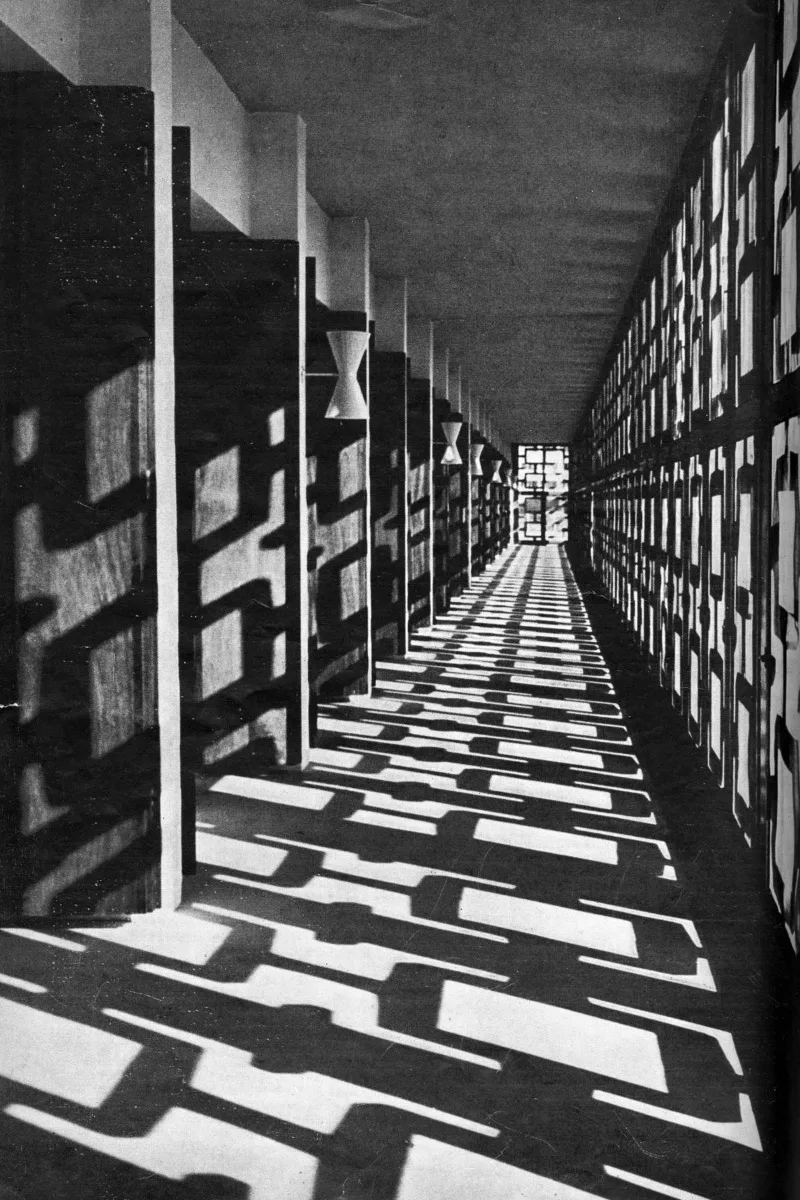 Blick in die Ausstellung Tropical Modernism: Architecture and Independence