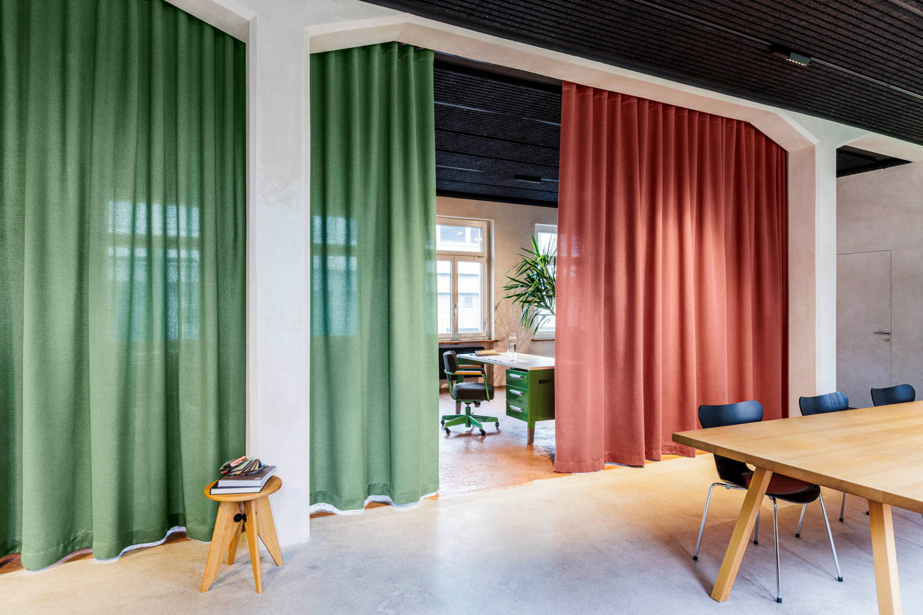 Textile Lösungen für die Raumzonierung
