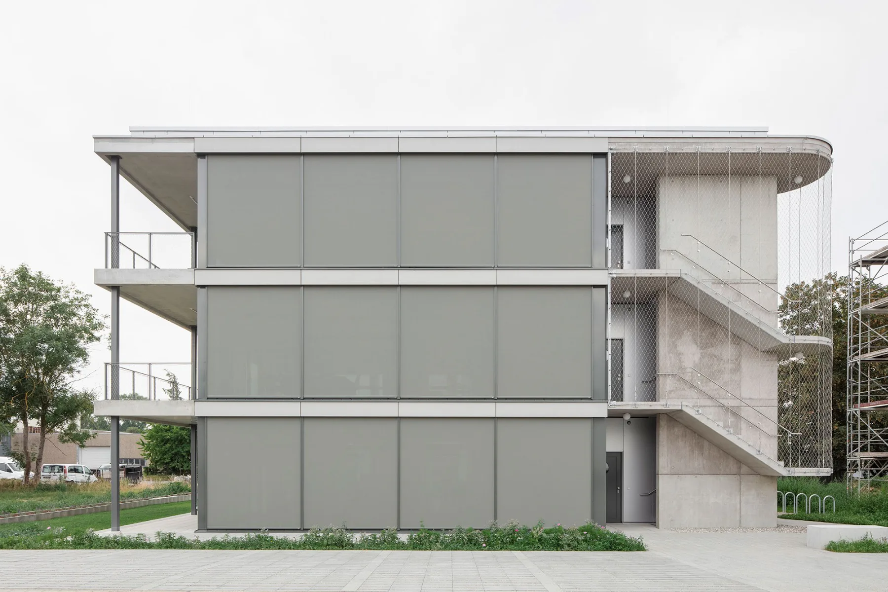 Hugo-Häring-Landespreis 2024: TINA - flexibles Bürohaus mit Wohnoption in Breisach am Rhein, Architektur: Studio Sozia, Lisa Häberle & Valerio Calavetta, Bauherrin: Bettina Häberle