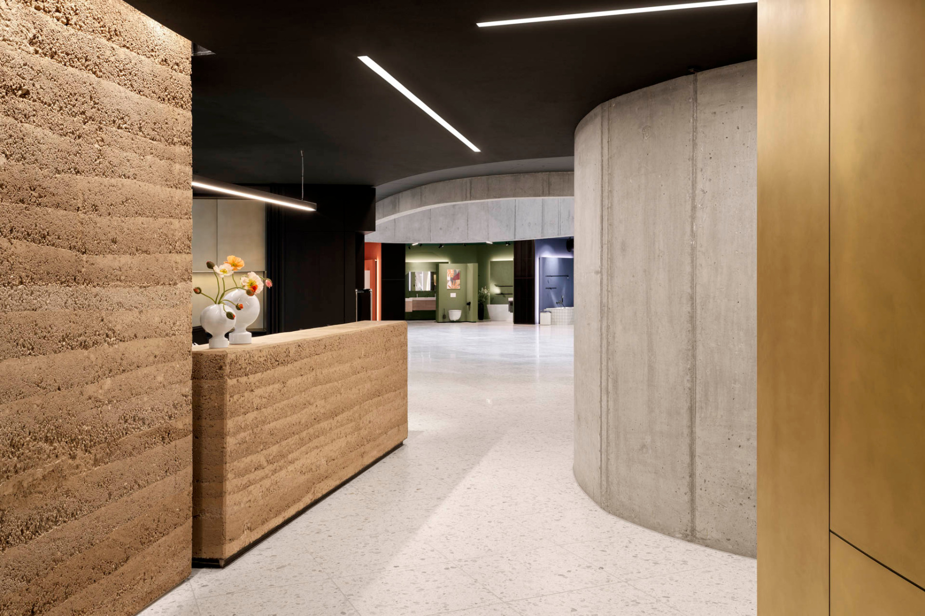 Markenwelt aus Messing, Lehm und Beton
