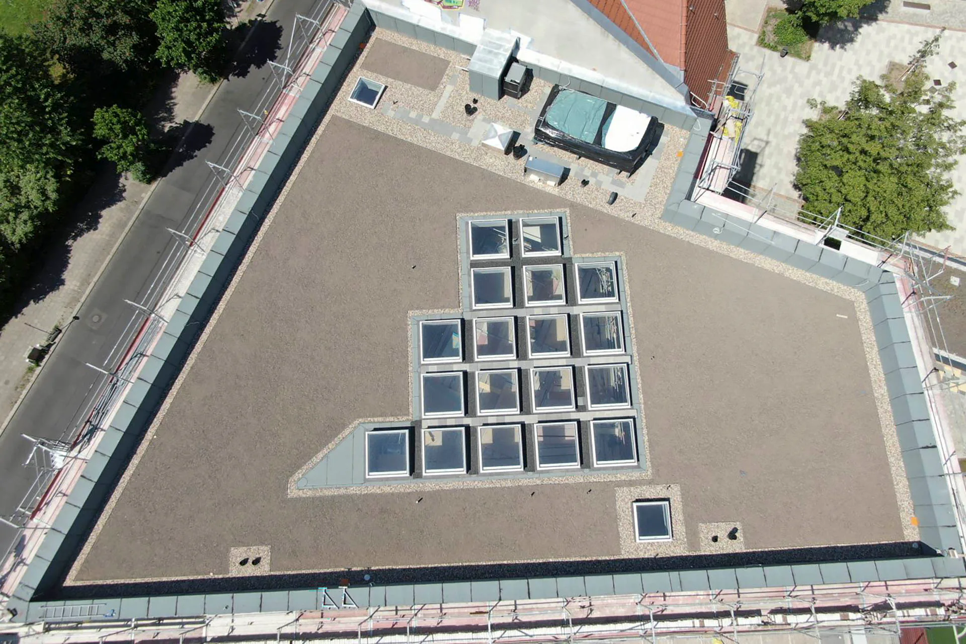 Die Abdichtung des Daches wurde mit Produkten von Triflex verwirklicht, wobei vor allem die Detailanschlüsse im Fokus standen.
