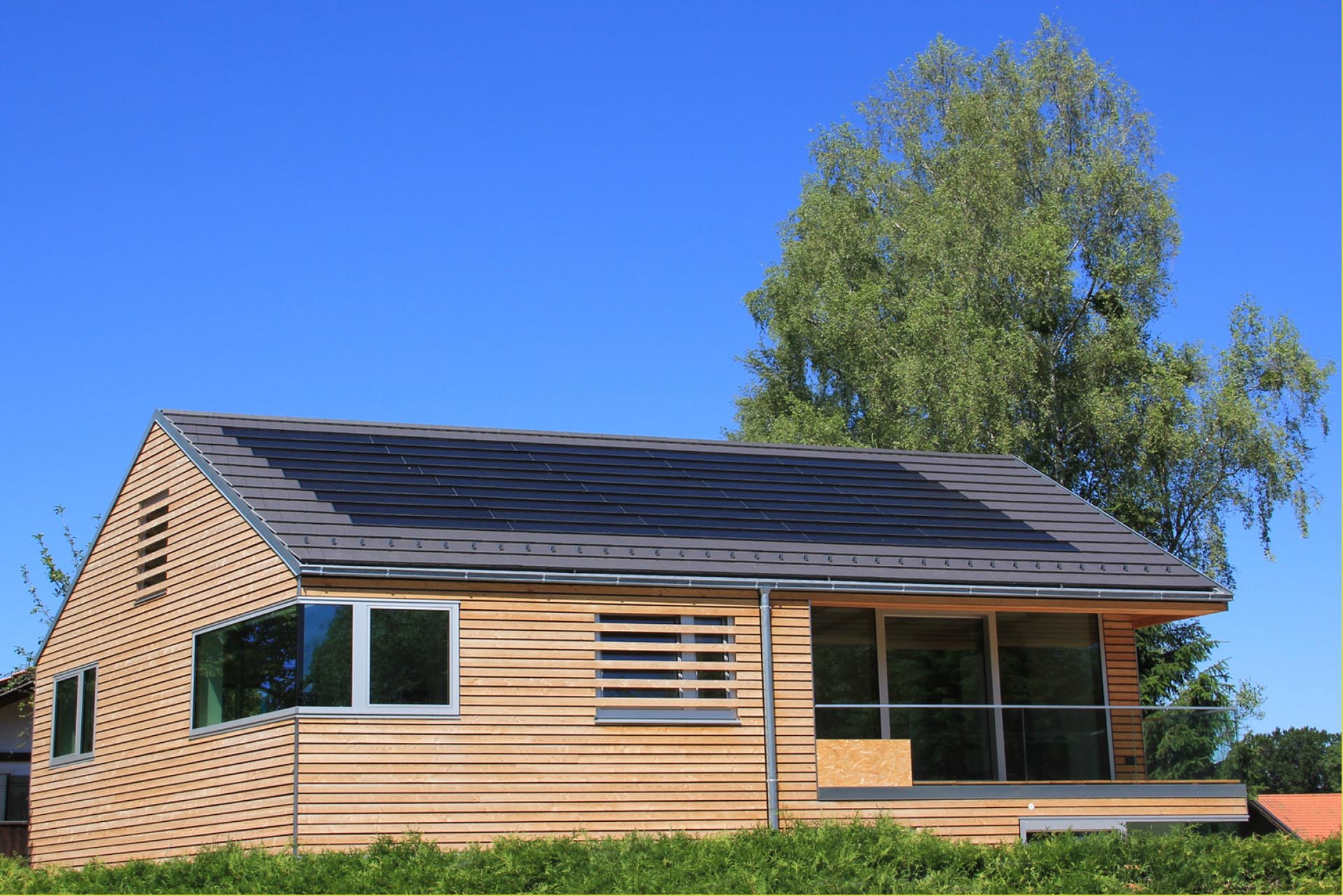 Photovoltaik komplett ins Dach integriert.