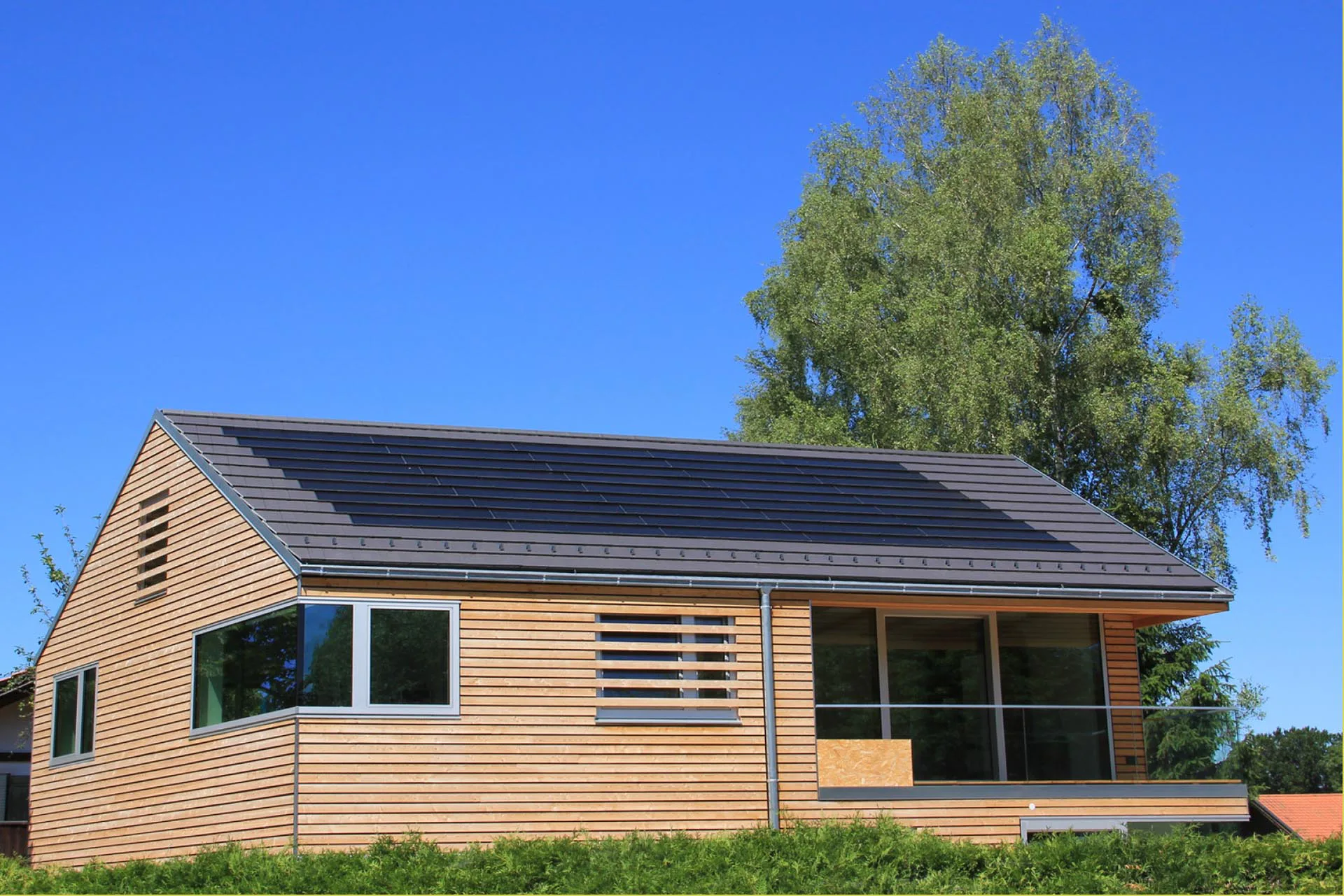 Photovoltaik komplett ins Dach integriert.
