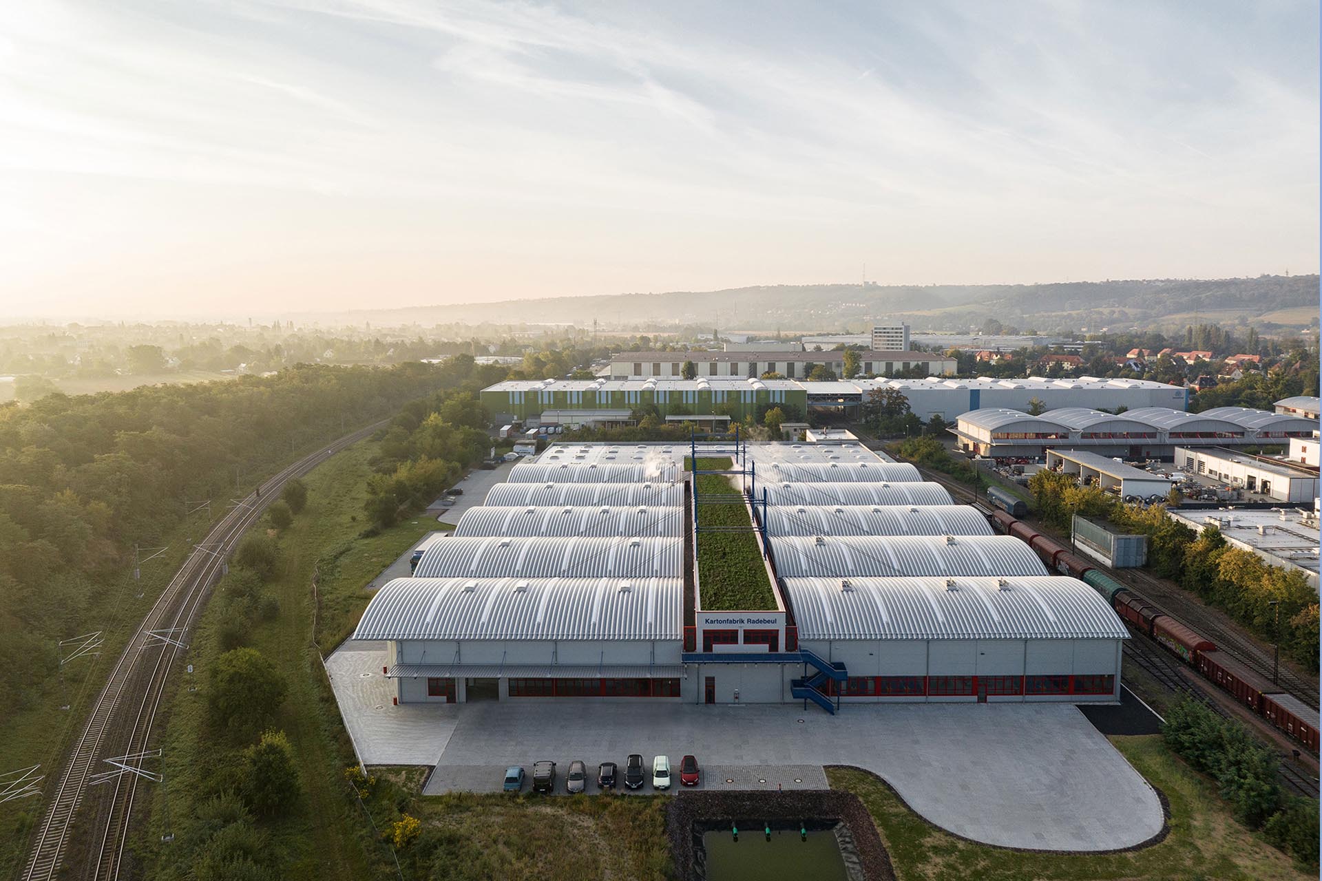 Imposantes Peneder Bogendach mit 10.000 m².