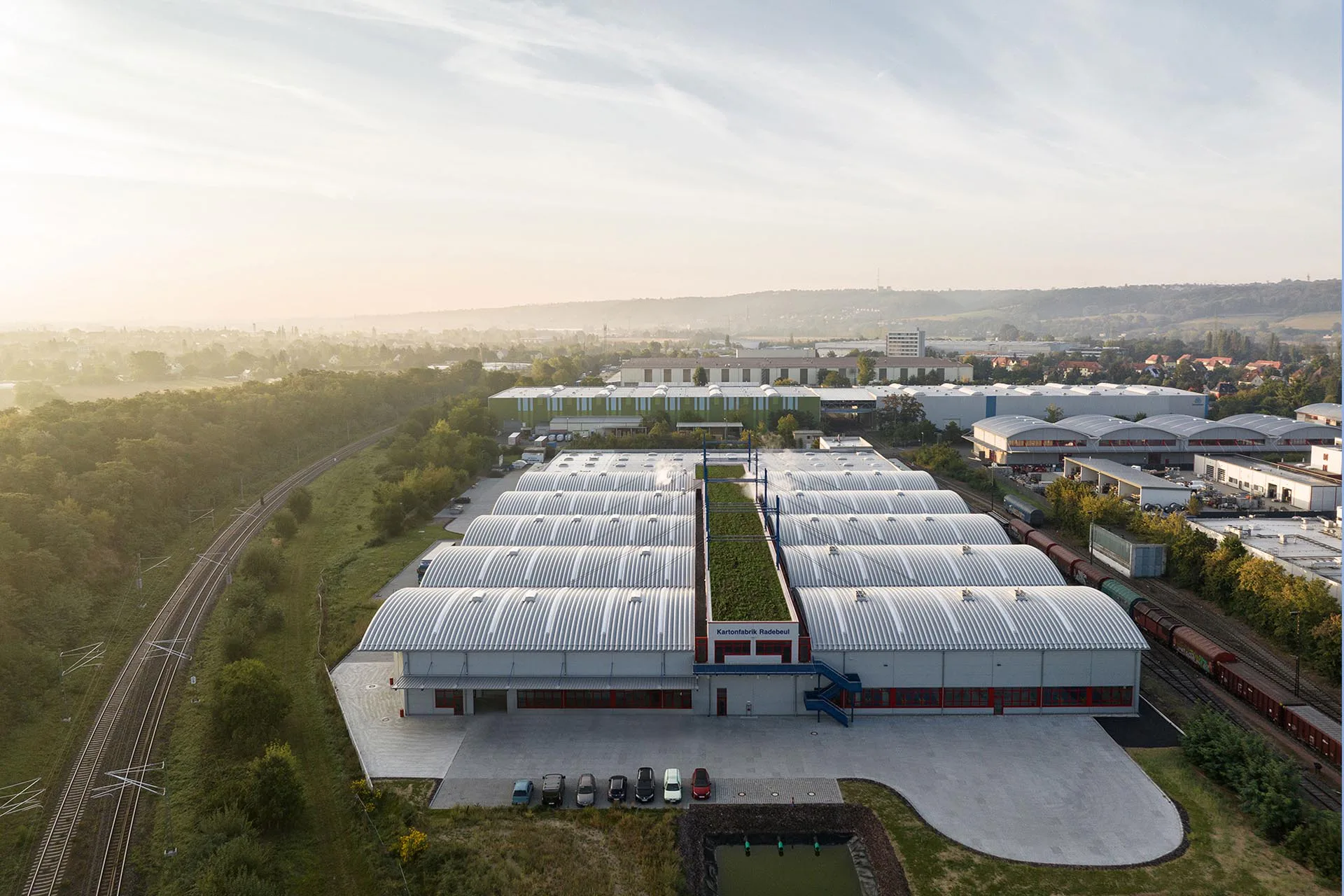 Imposantes Peneder Bogendach mit 10.000 m².