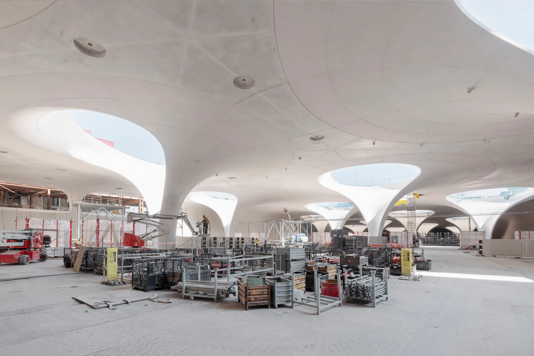 Natürlich belichtete Bahnhofshalle im Stuttgarter Hauptbahnhof