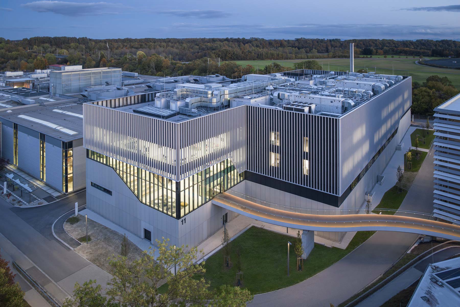 Das neue Hilti Innovationszentrum für Brandschutz und Verbunddübel in Kaufering vereint unterschiedliche Nutzungsarten in einem klaren, funktional-modernen Design.
