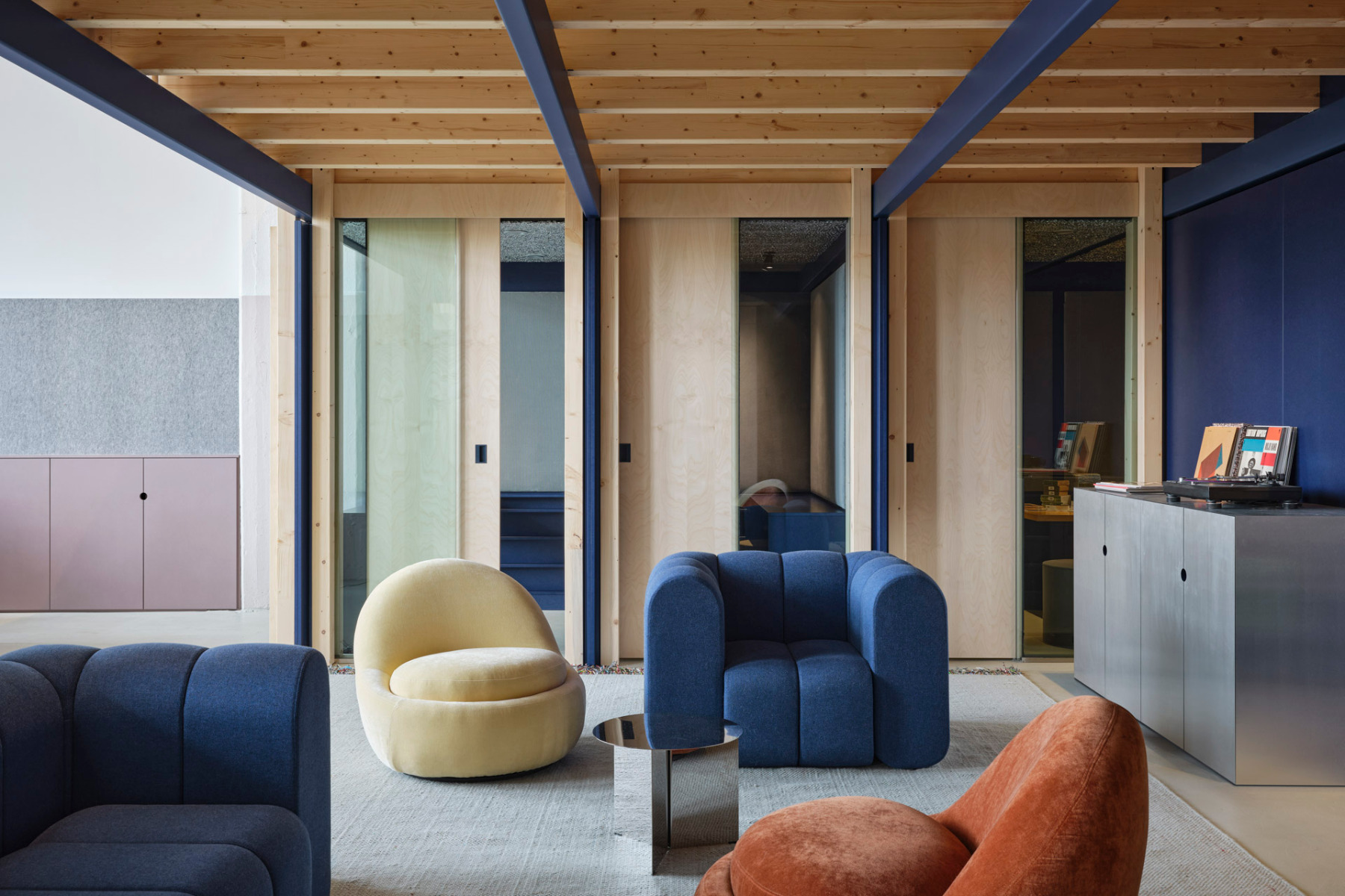Büroumbau in Berlin von Ester Bruzkus Architekten