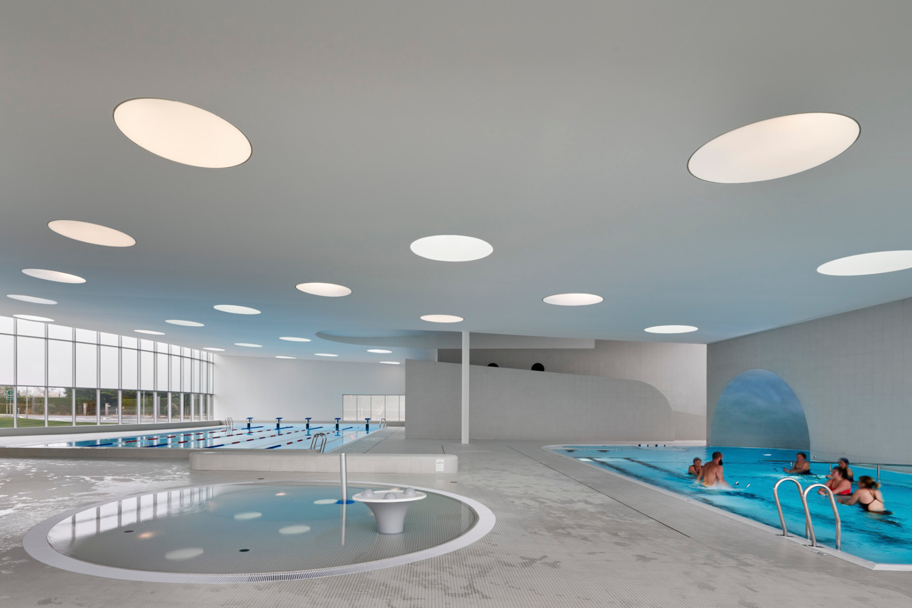 Hallenbad bei Tours von Dominique Coulon & Associés