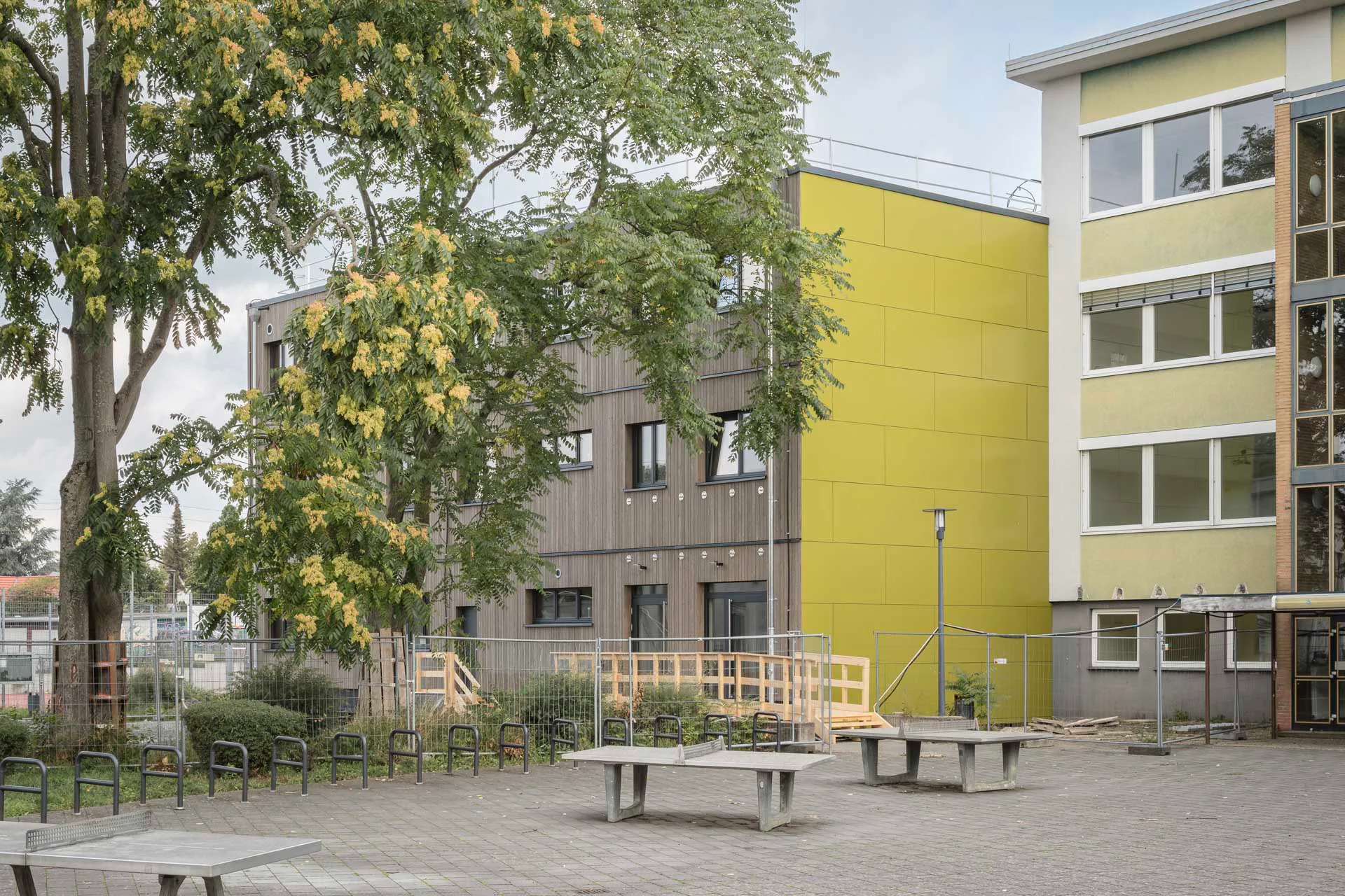 Der Erweiterungsbau des Landgraf-Ludwig-Gymnasiums in Gießen sollte nachhaltigen Anforderungen genügen und schnell realisierbar sein.