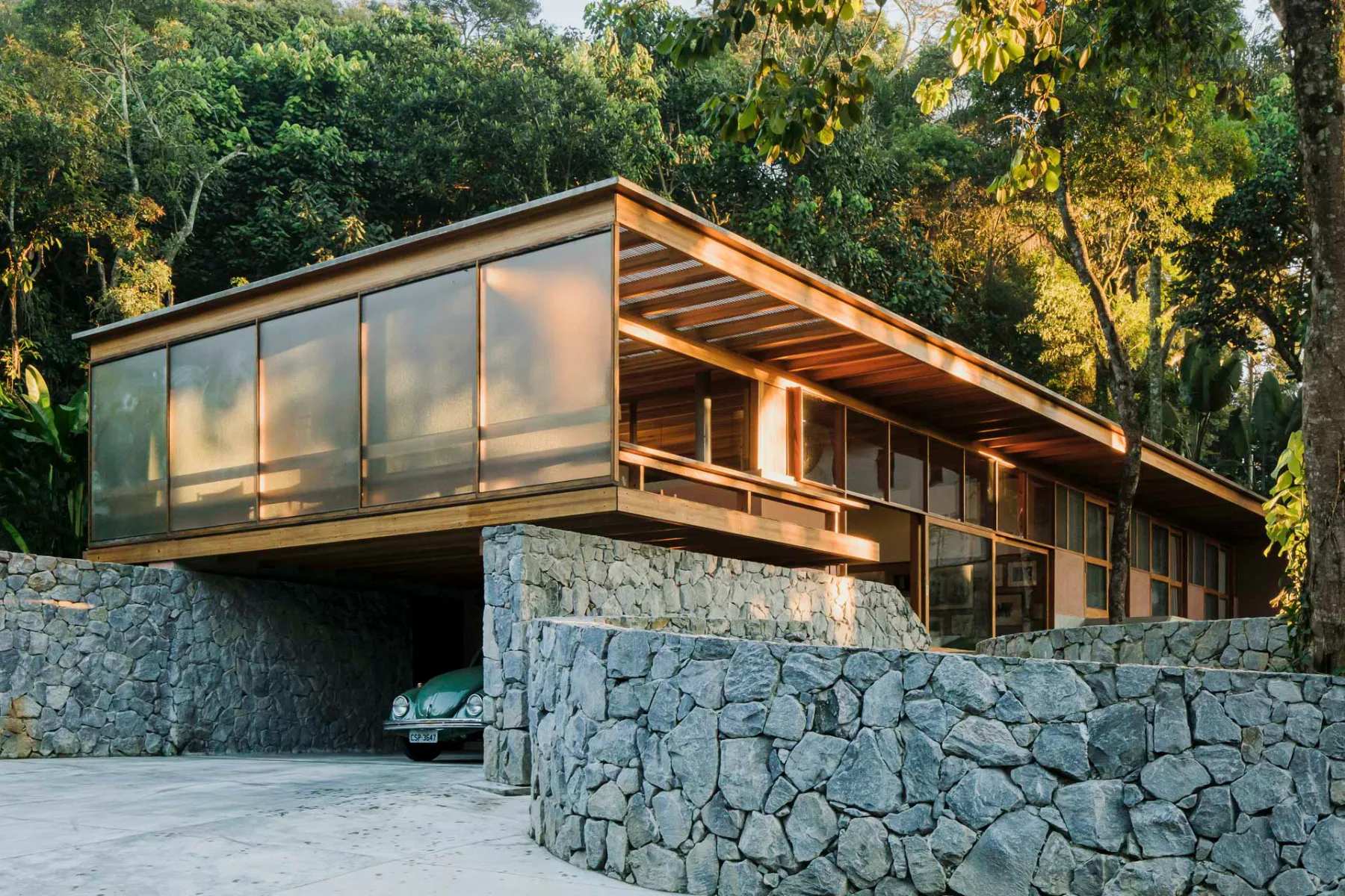 Hauptfassaden der Casa dos Terraços Circulares von Denis Joelsons