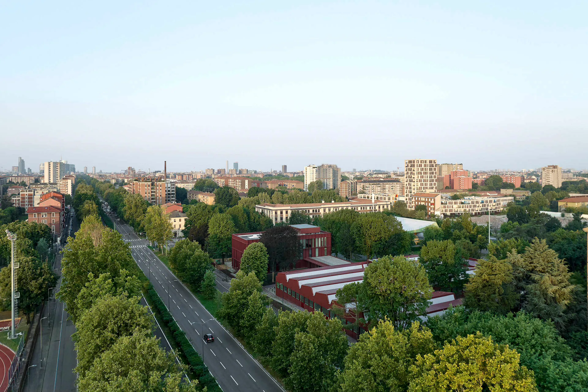 Das Piero-Pirelli-Institut steht im Mailänder Stadtteil Bicocca. Seit den 1990er-Jahren ist das Gebiet zum Büro-, Kultur- und Universitätsviertel umgenutzt worden.