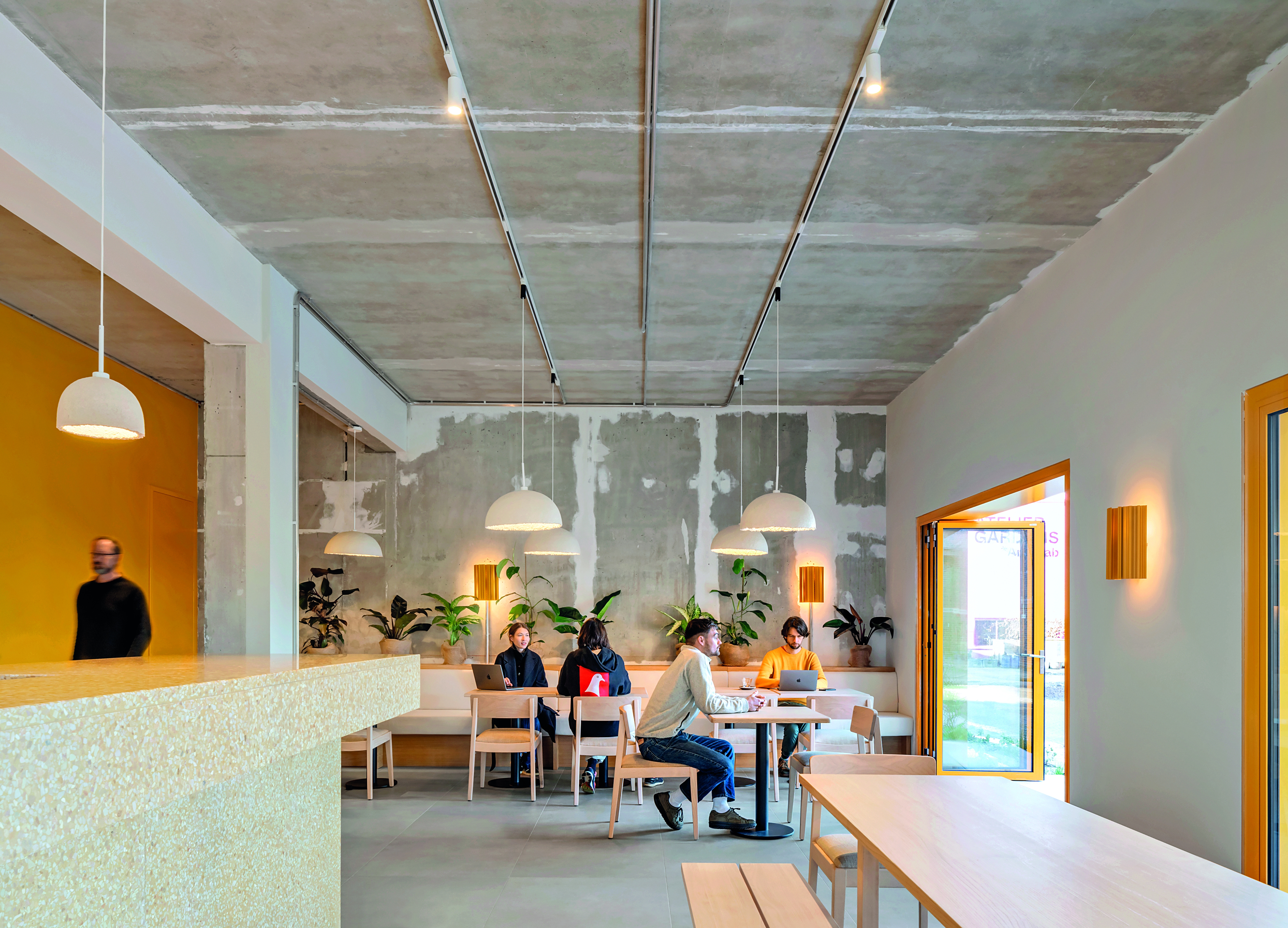 Das Cafè im Erdgeschoss ist zentraler Treffpunkt der Atelier Gardens.