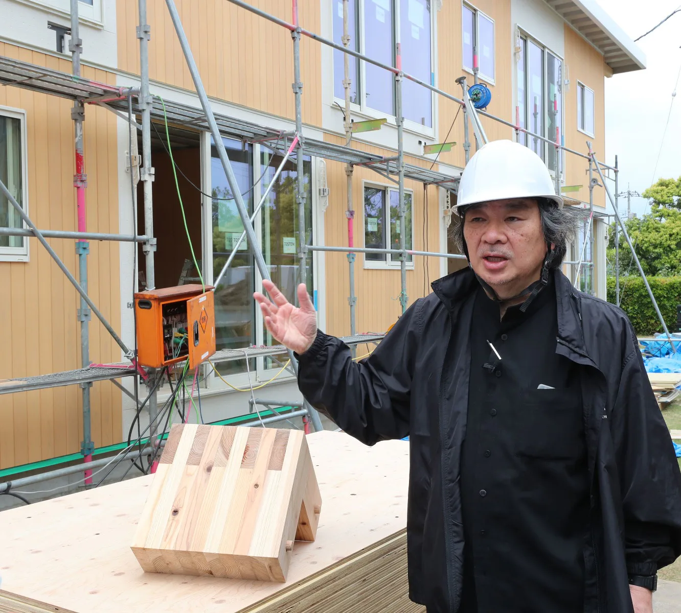 Auf der Baustelle einer temporären Unterkunft nach dem Erdbeben in der Präfektur Ishikawa im Mai 2024