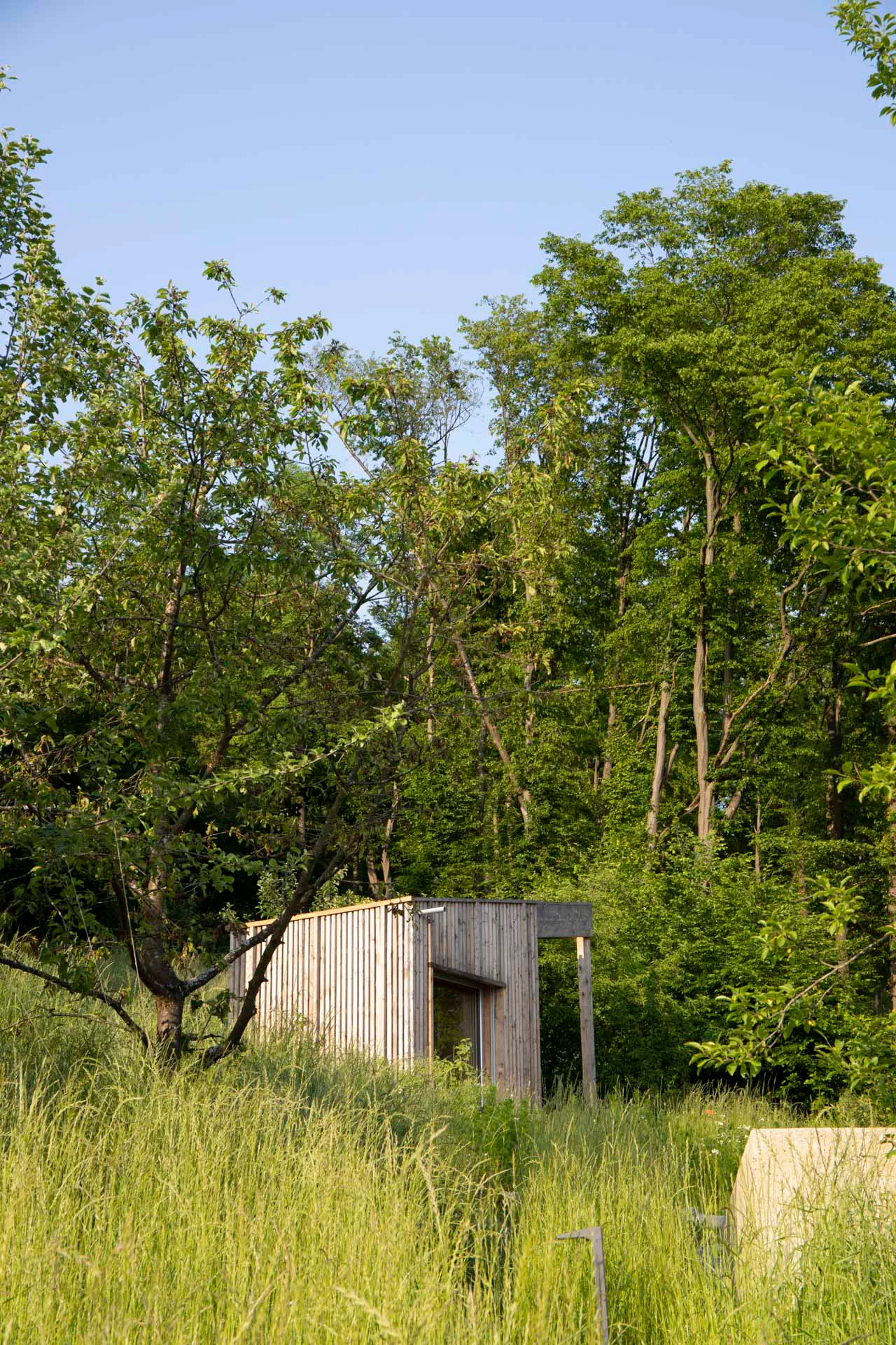Das Saunagebäude des Ensembles ist ebenfalls in Holzbauweise ausgeführt.