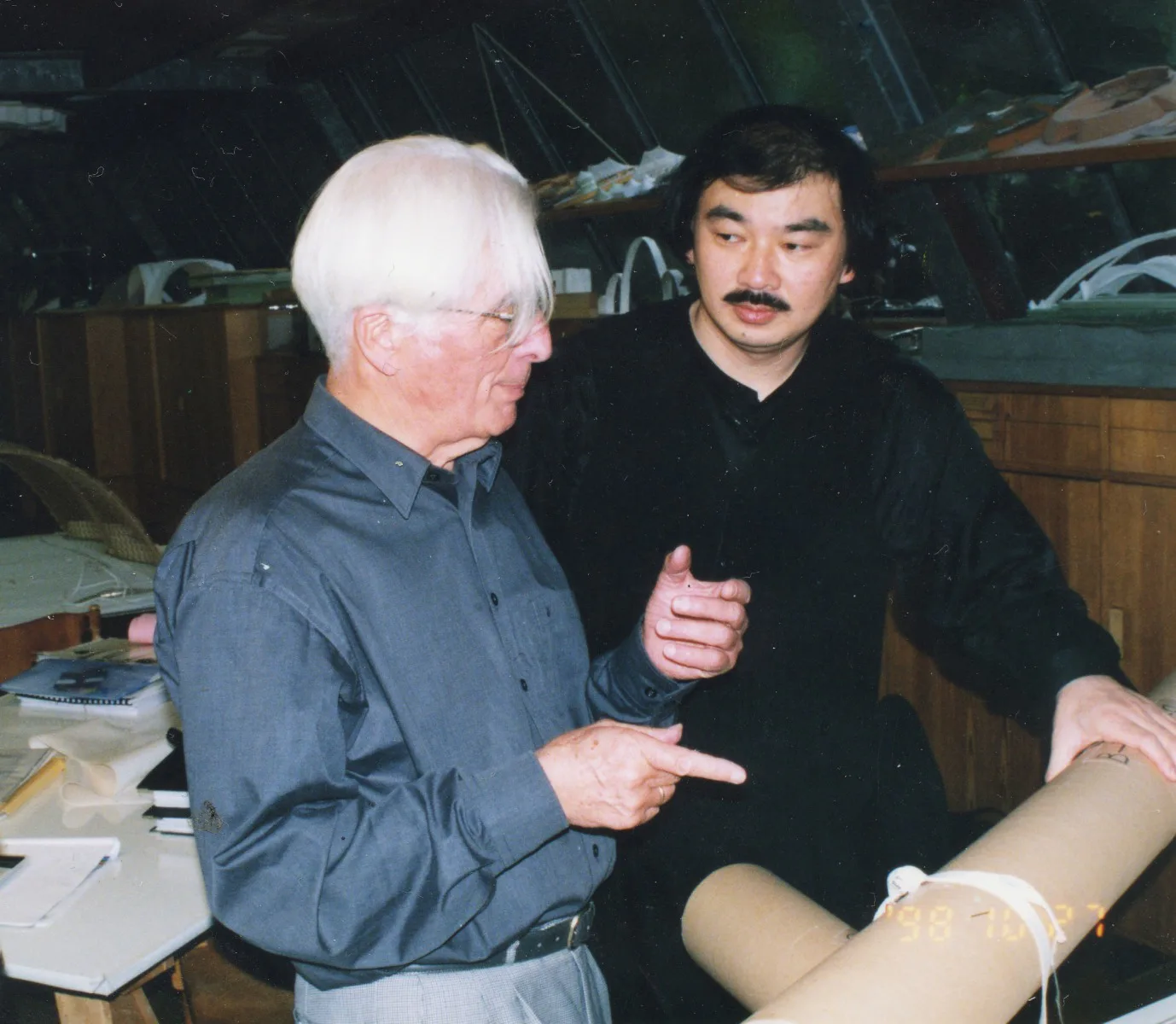 Shigeru Ban und Frei Otto in dessen Studio bei Stuttgart (1998)