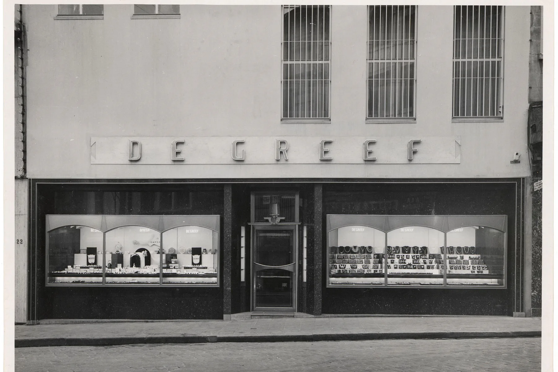 Simone Guillissen-Hoa, Jacques Dupuis - Jewellery De Greef, rue au Beurre I Boterstraat, Brussels 1953