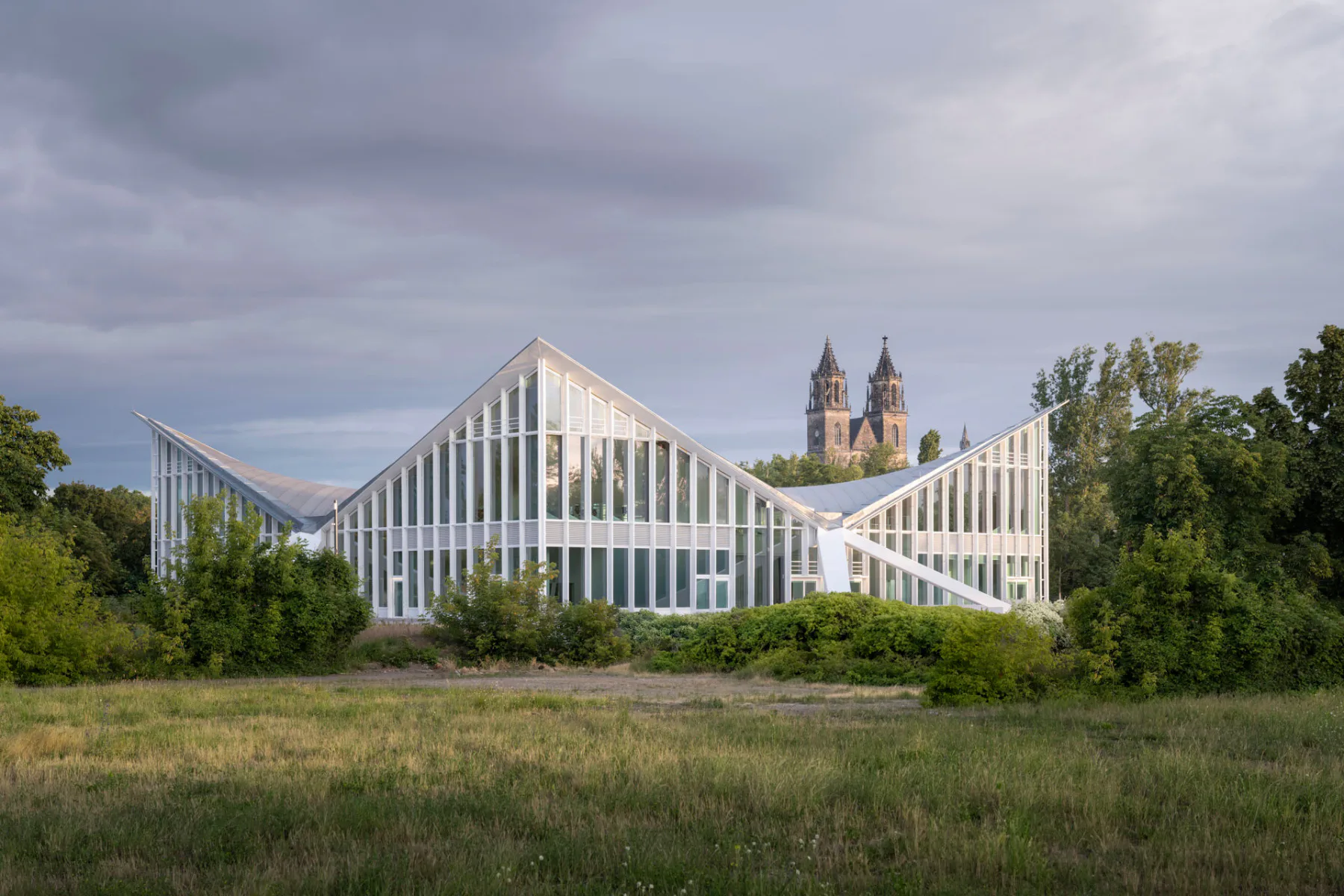 Die Hyparschale in Magdeburg ist Teil der Ausstellung in Berlin.
