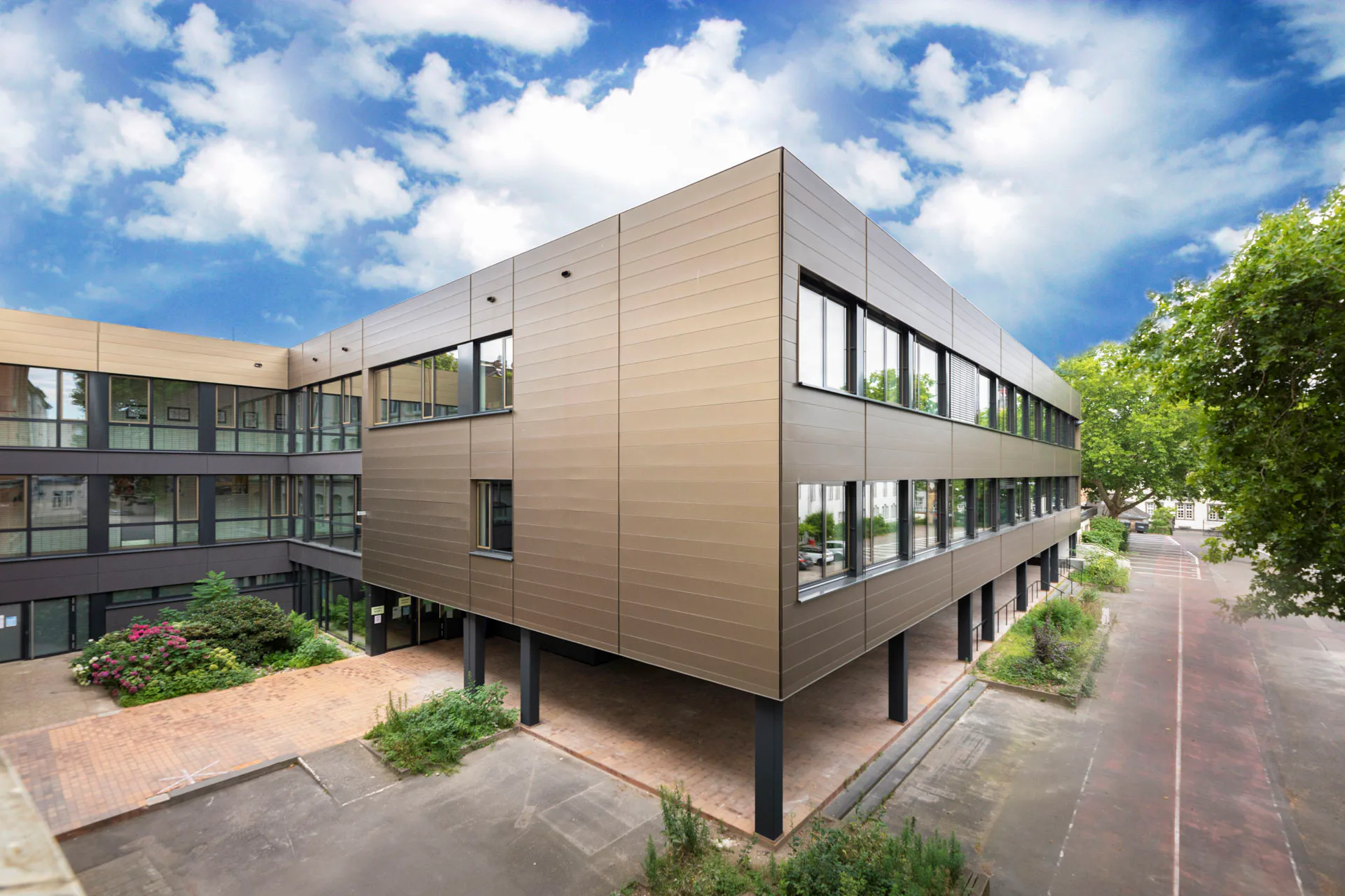 Gewinner in der Kategorie Nachhaltigste Bauweise: Energetische Fassadensanierung des Görres-Gymnasiums in Koblenz durch Ternes Architekten