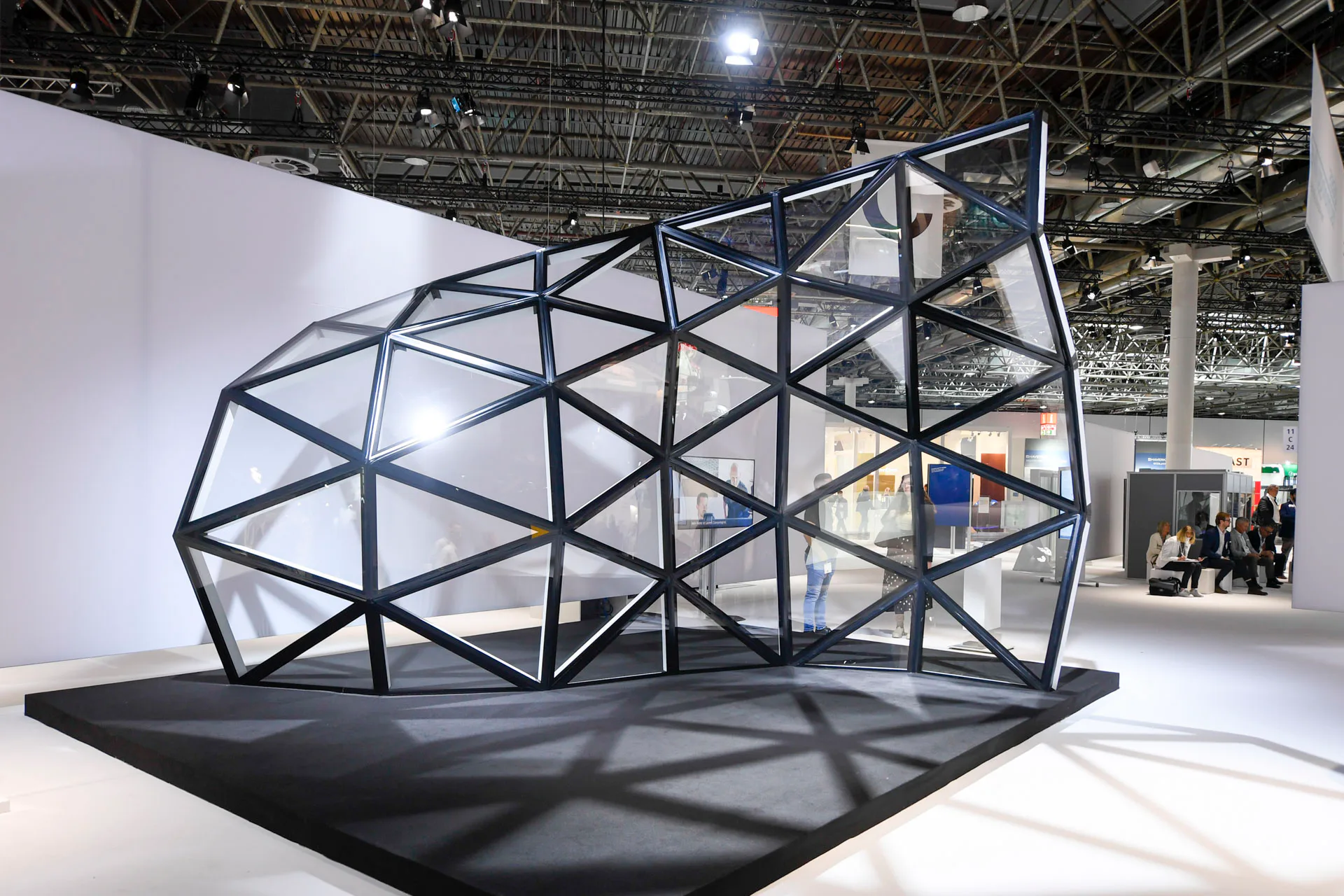 Einen besonderen Fokus richtet die Fachmesse in diesem Jahr auf die Themen Kreislaufwirtschaft, digitale Technologien sowie Dekarbonisierung.
