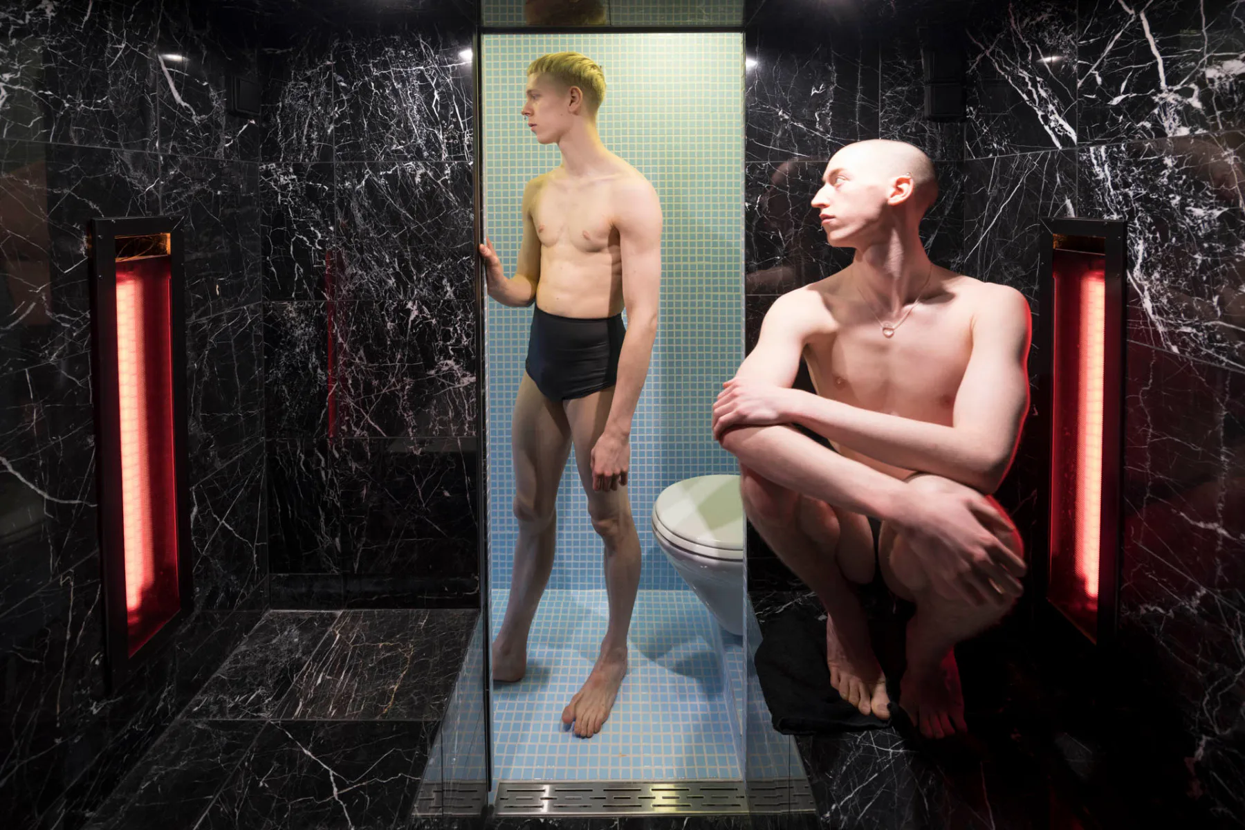 Trotz geringer Fläche ist Platz für ein Bad mit Dusche und Whirlpool.