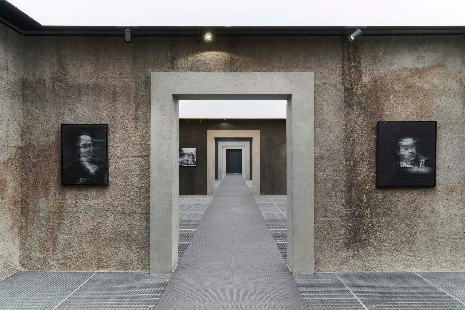 Galerie König über den Silos mit dem Goya Project des Züricher Künstlers Andy Denzler