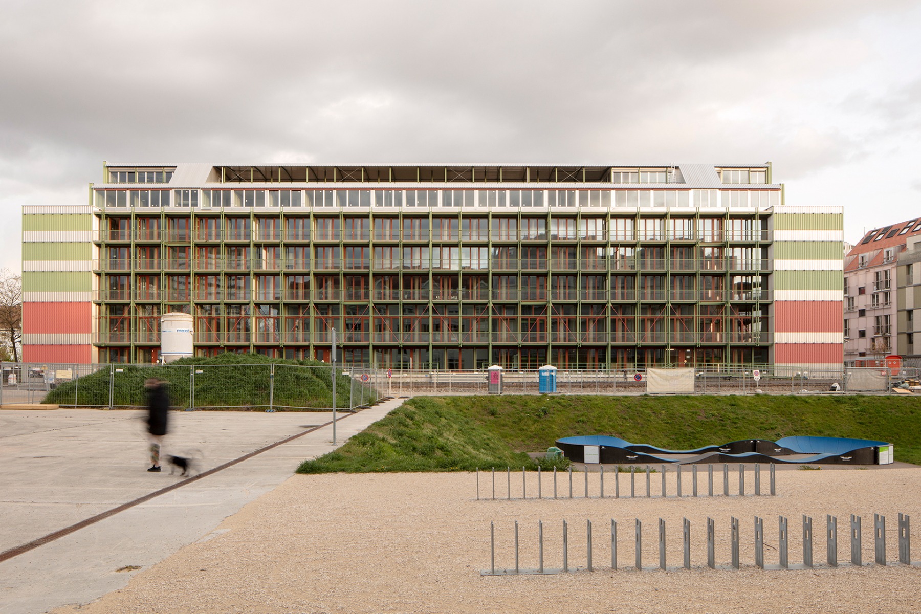 Beim letzten Detail Award 2025 gewannen Esch Sintzel Architekten einen der drei Hauptpreise mit ihrer Umnutzung eines Weinlagers in Basel zu Wohnungen. In diesem Jahr lobt Detail den Preis mit einer eigenen Kategorie für bezahlbares Wohnen aus.