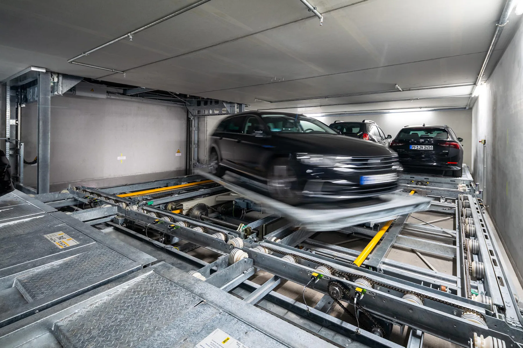 Das vollautomatische Autoparksystem Wöhr Flurparker 570.