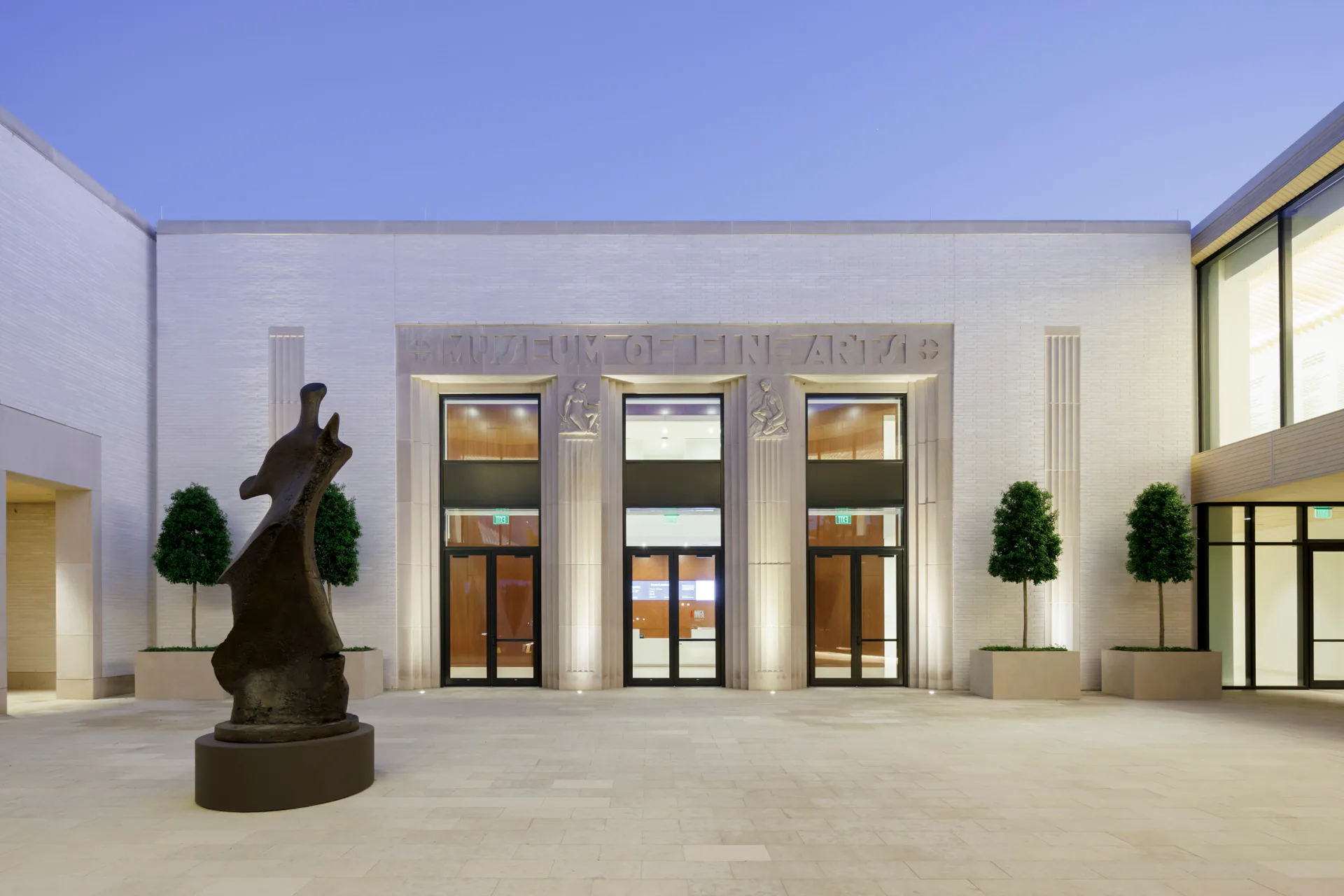 Die Eingangsfront von 1937 bildet nun wieder das repräsentative Entrée zum Kunstmuseum.
