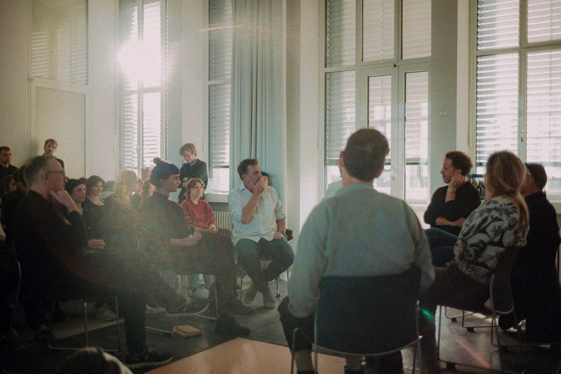 Die Veranstaltung lockt eine Vielzahl an Studierenden in das Plenum.