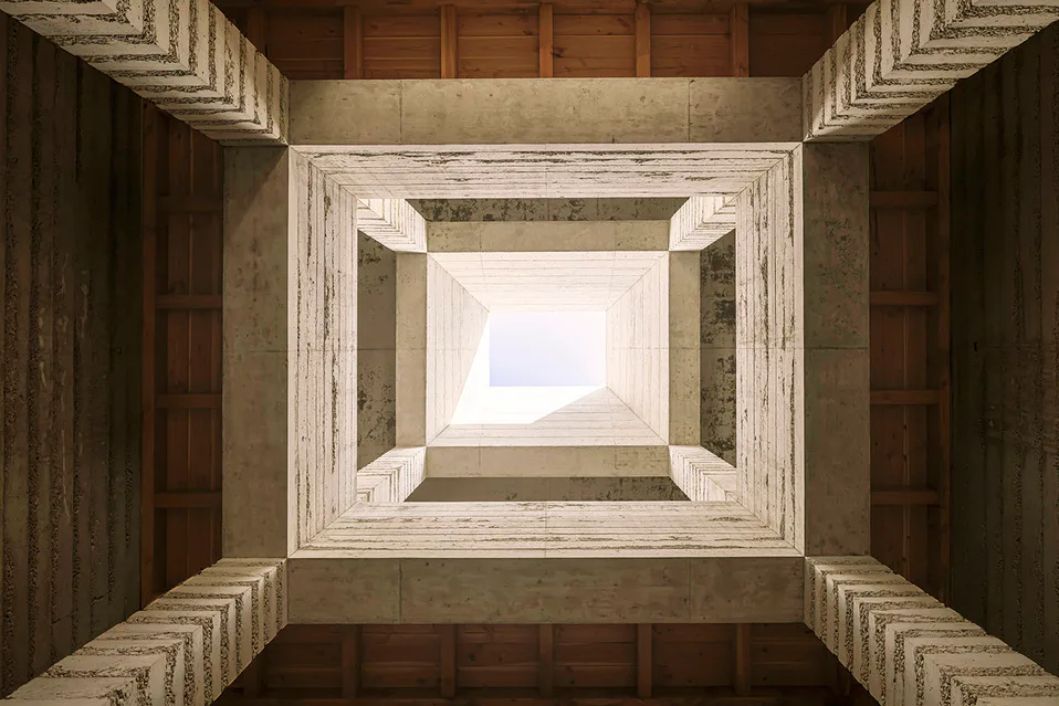 Ein lichtdurchflutetes Atrium holt den Außenraum ins Innere.