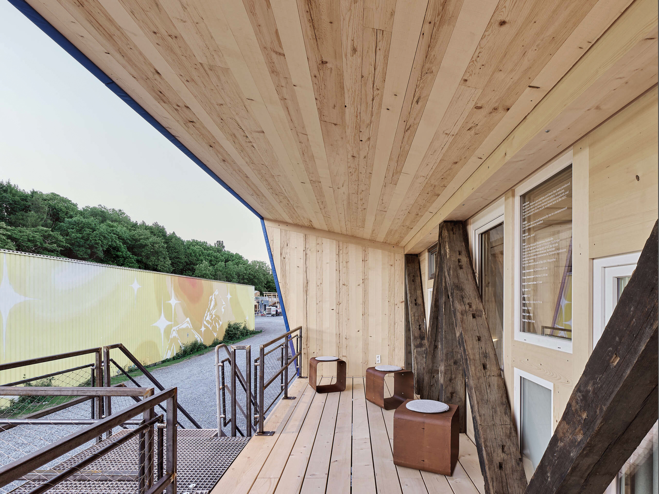 Geländer, Holzverkleidungen, Fenster, Möbel: Über 90 % der Materialien sind bereits im zweiten oder dritten Lebenszyklus.