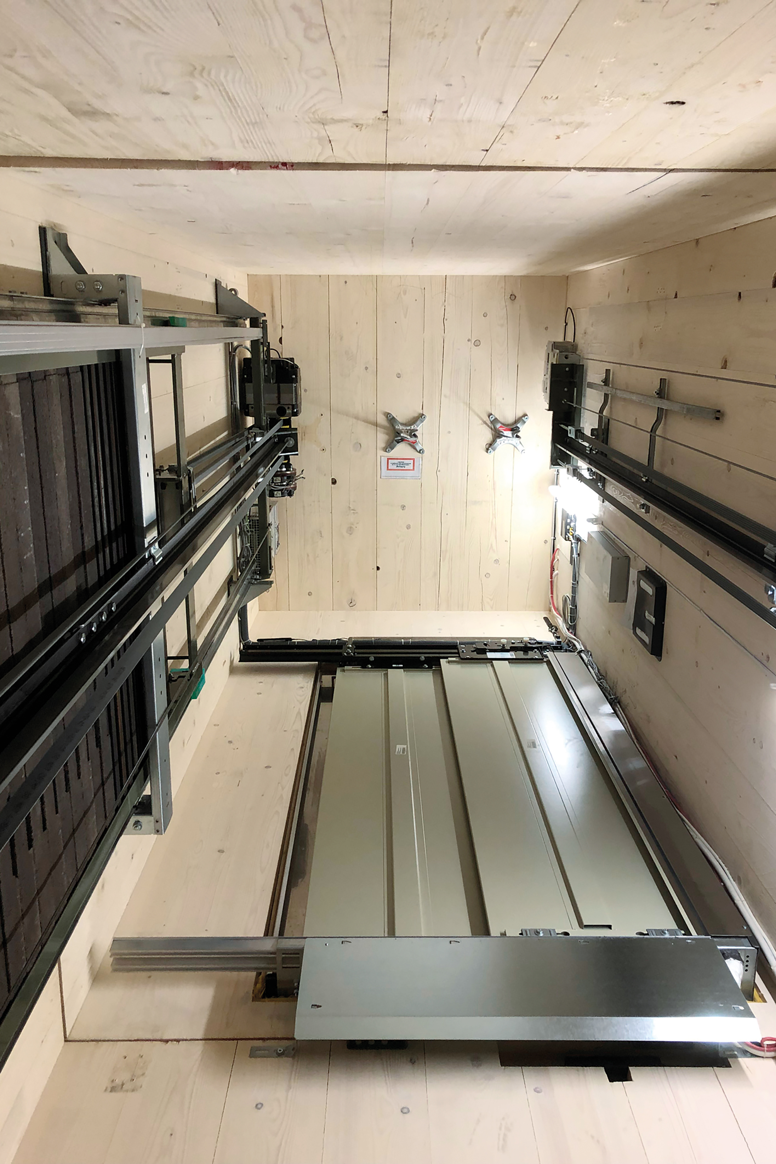 The certified standard solution for wooden lift shafts from Schindler was first used in a Berlin primary school three years ago.