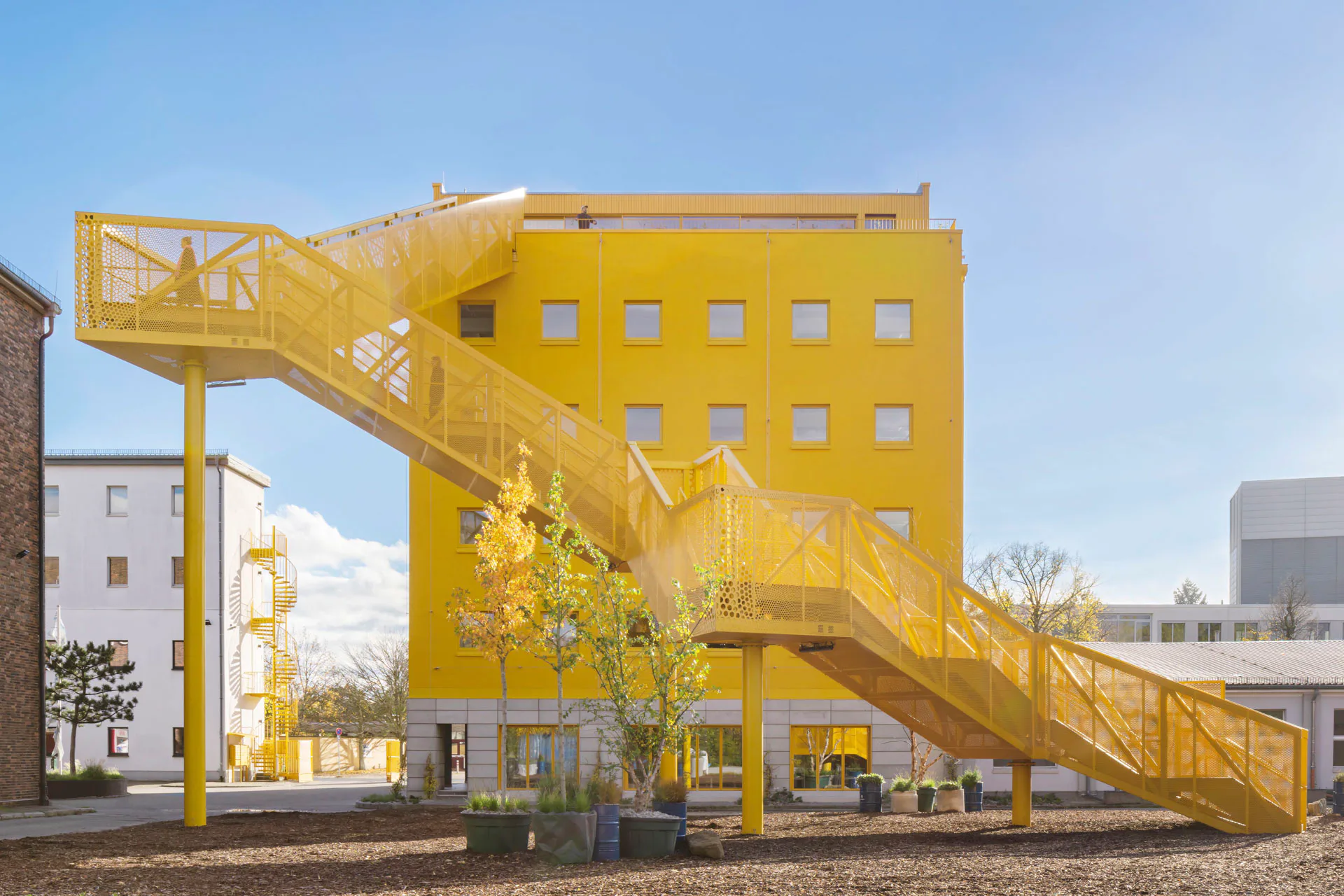 Umbau und Erweiterung des ehemaligen Bürogebäudes erfolgten nach Plänen von MVRDV und Hirschmüller Schindele Architekten.