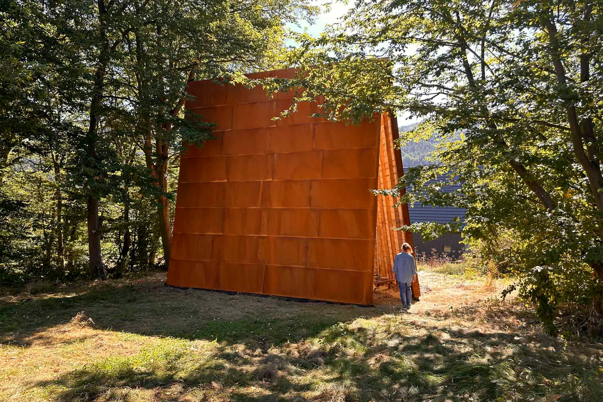 Chapel of Light – Ways of Life, Scheid, Waldeck-Frankenberg (DE), 2024; Kollaboration: lokale Gemeinschaft
