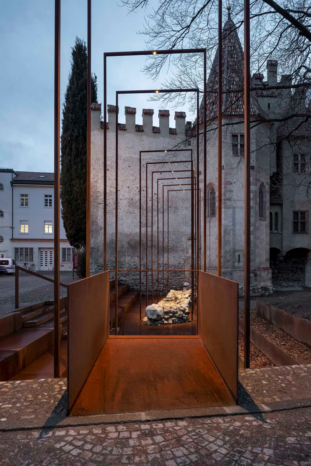 Höller & Klotzner Architekten, Musealisierung Stadtmauer, Meran 2020